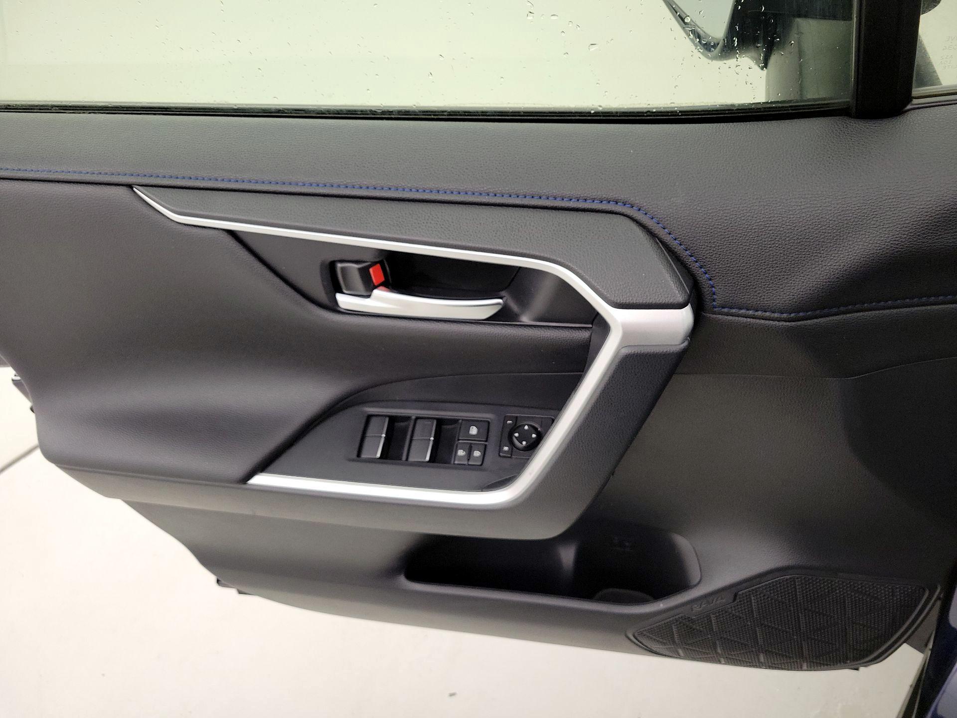 Thumbnail: 2021 Toyota RAV4 - 12