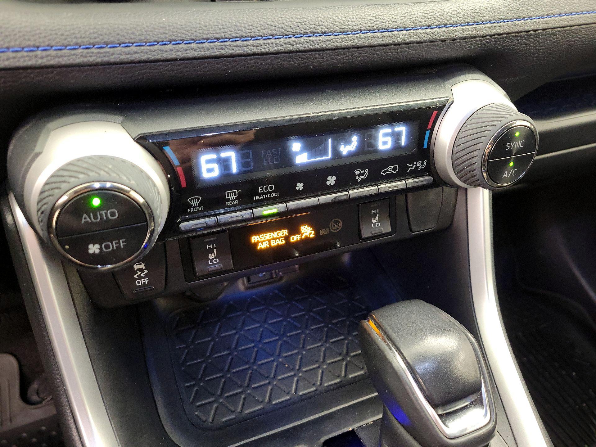 Thumbnail: 2021 Toyota RAV4 - 16