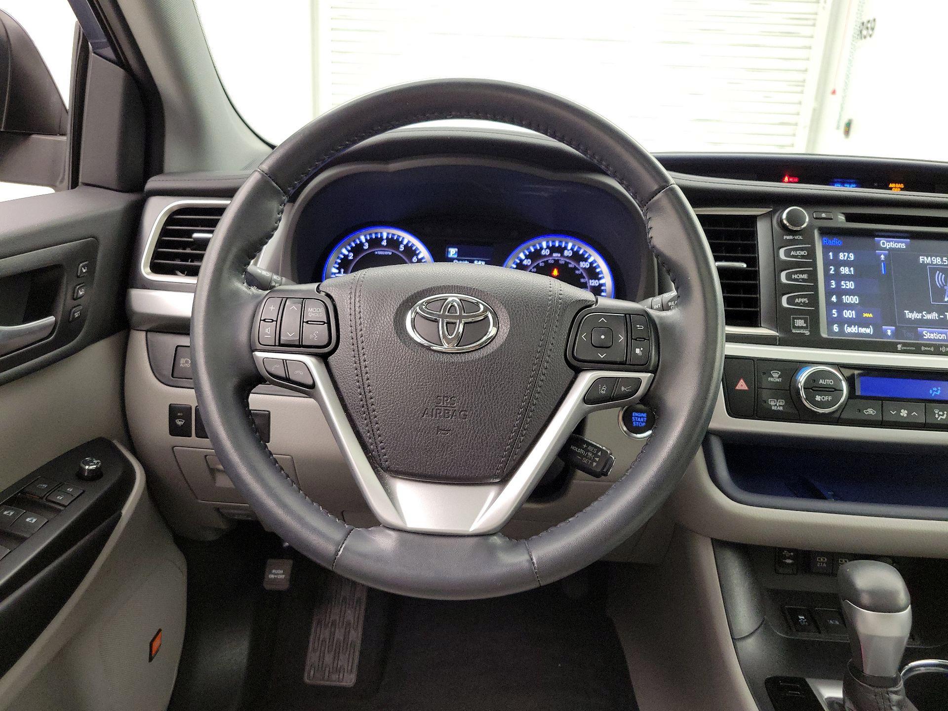 Thumbnail: 2019 Toyota Highlander - 10