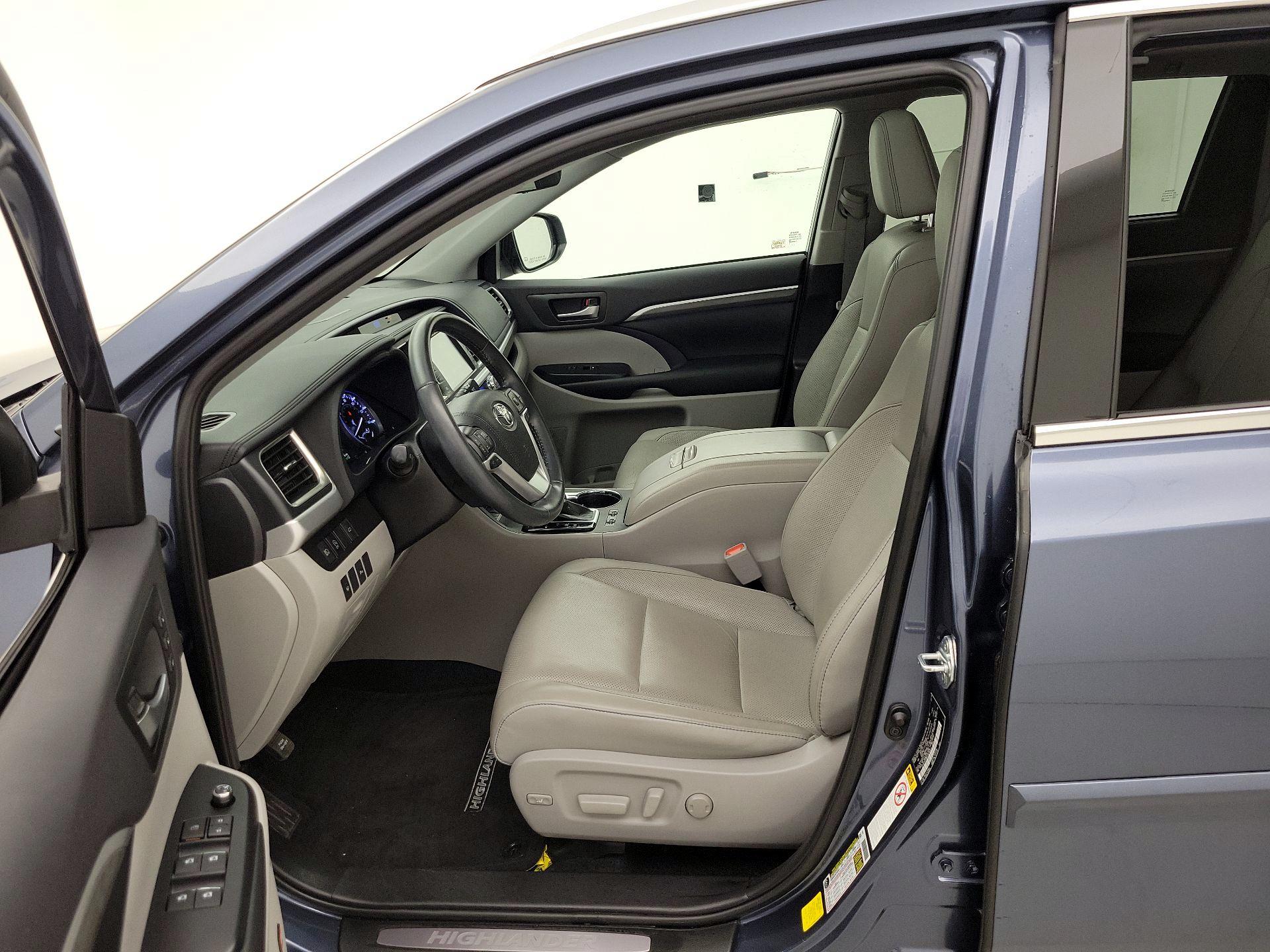 Thumbnail: 2019 Toyota Highlander - 11