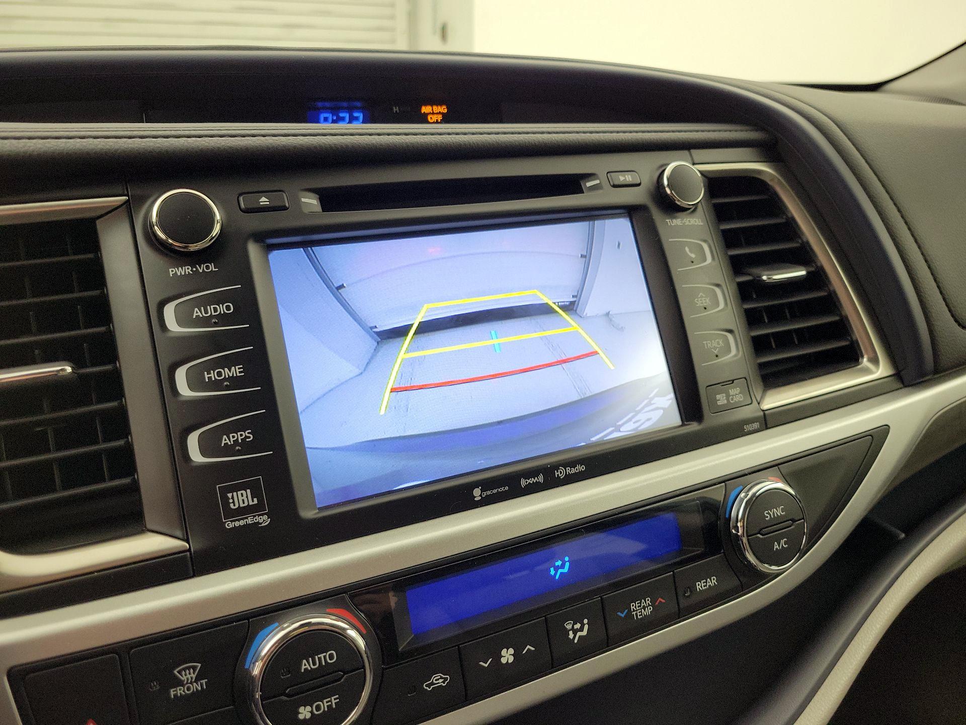 Thumbnail: 2019 Toyota Highlander - 14