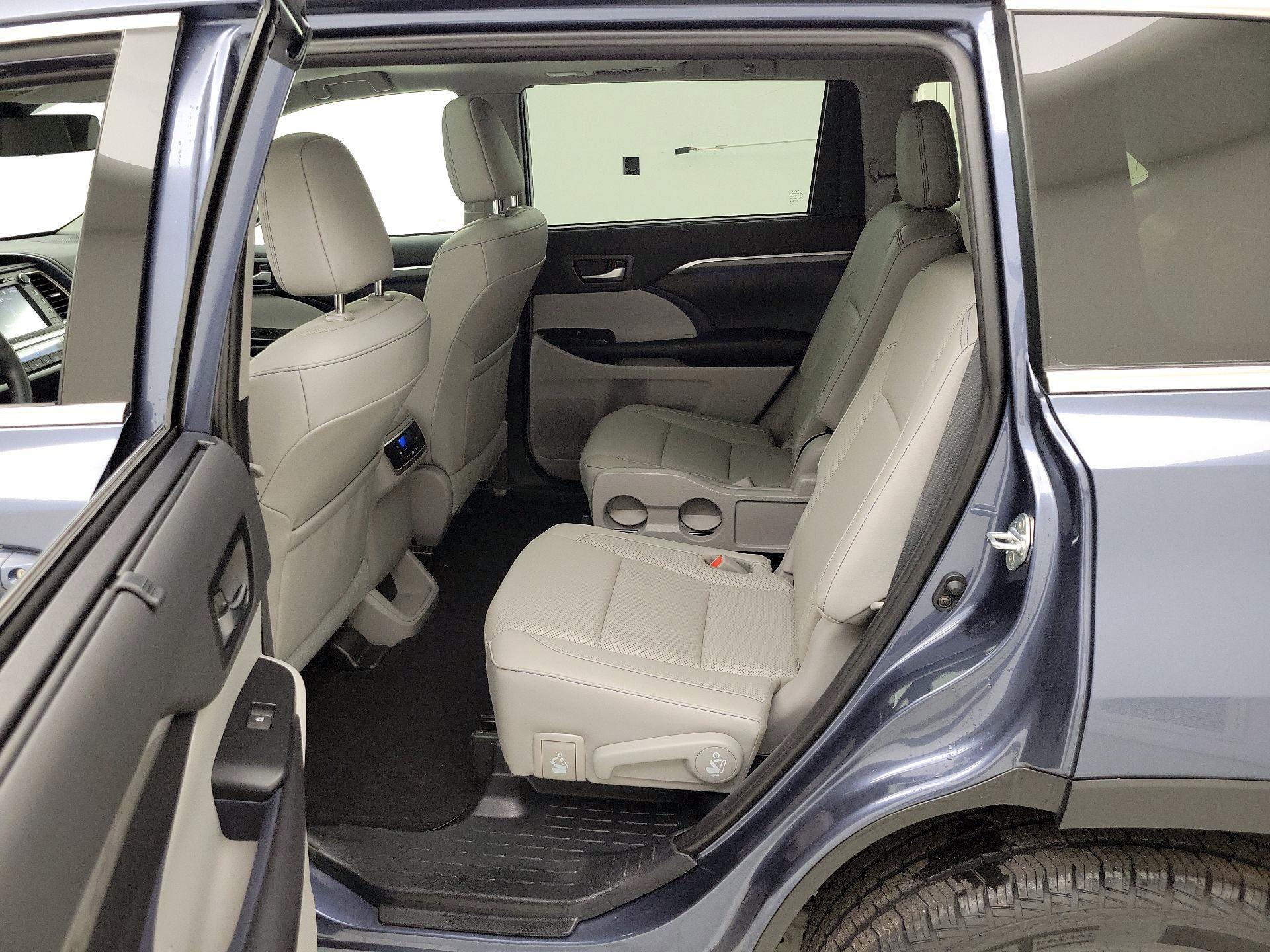 Thumbnail: 2019 Toyota Highlander - 20