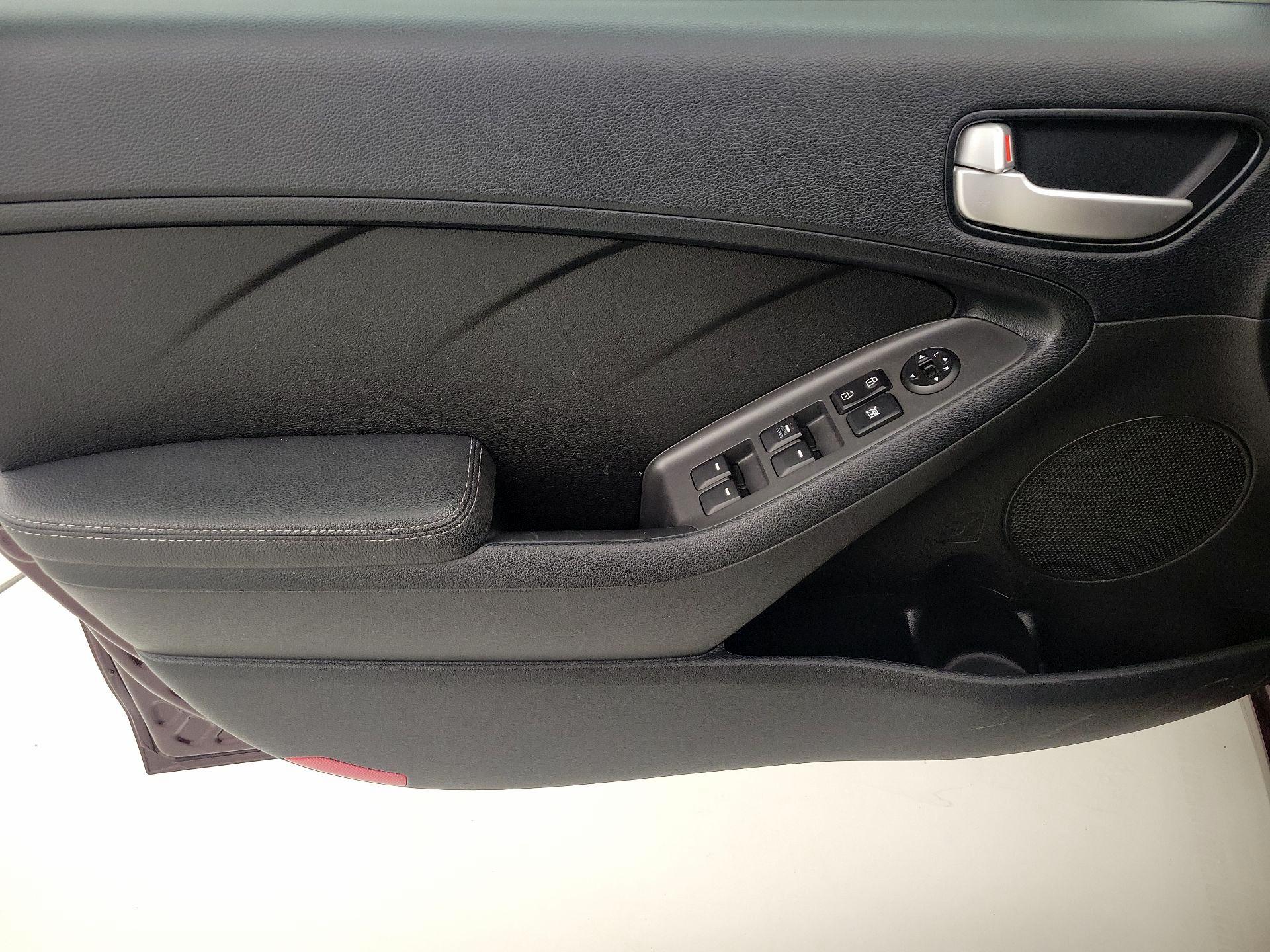 Thumbnail: 2017 Kia Forte - 12