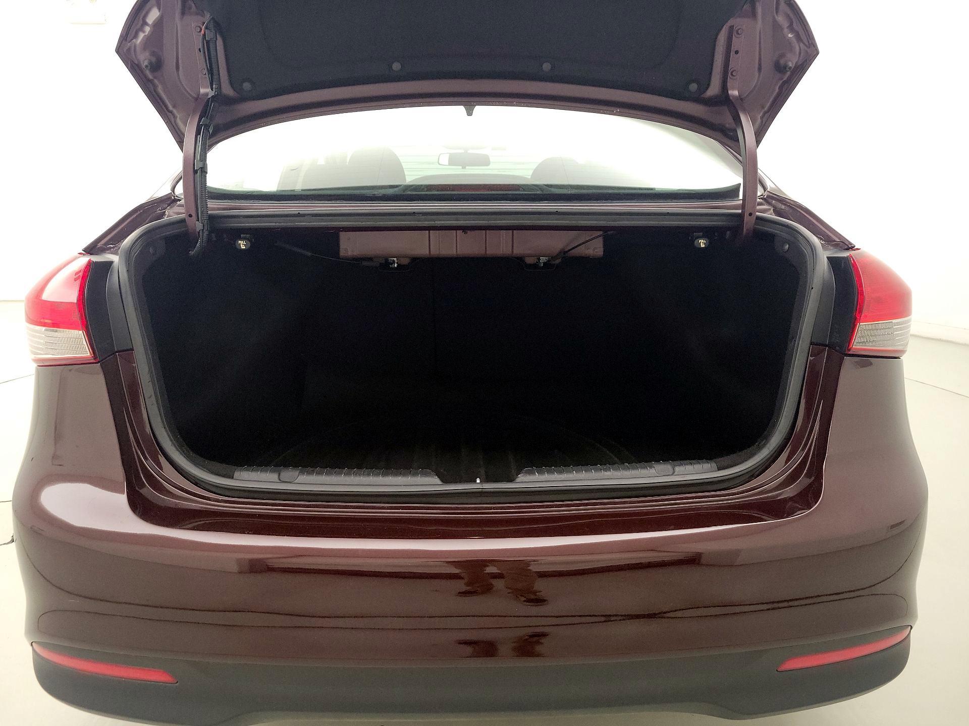 Thumbnail: 2017 Kia Forte - 19