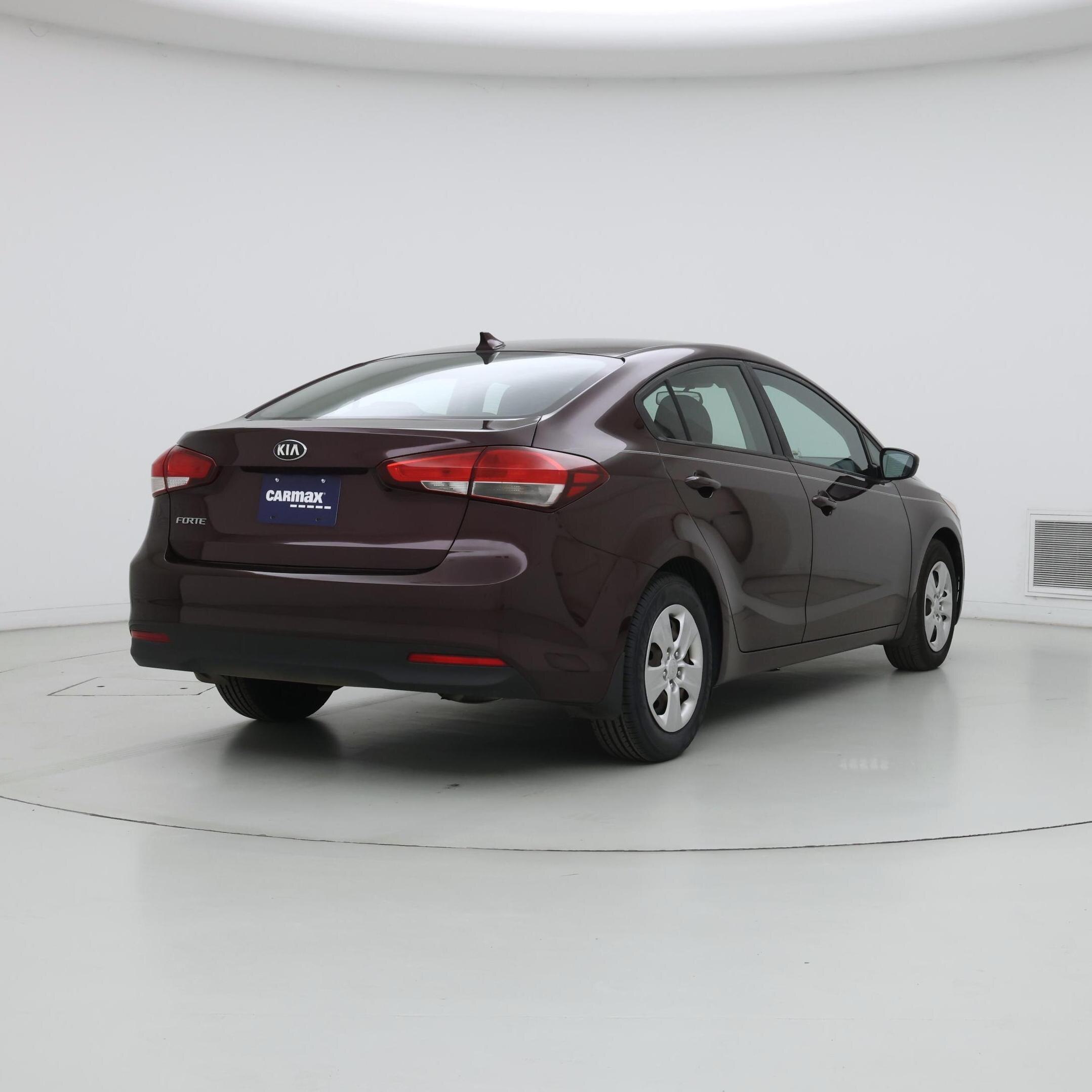 Thumbnail: 2017 Kia Forte - 8