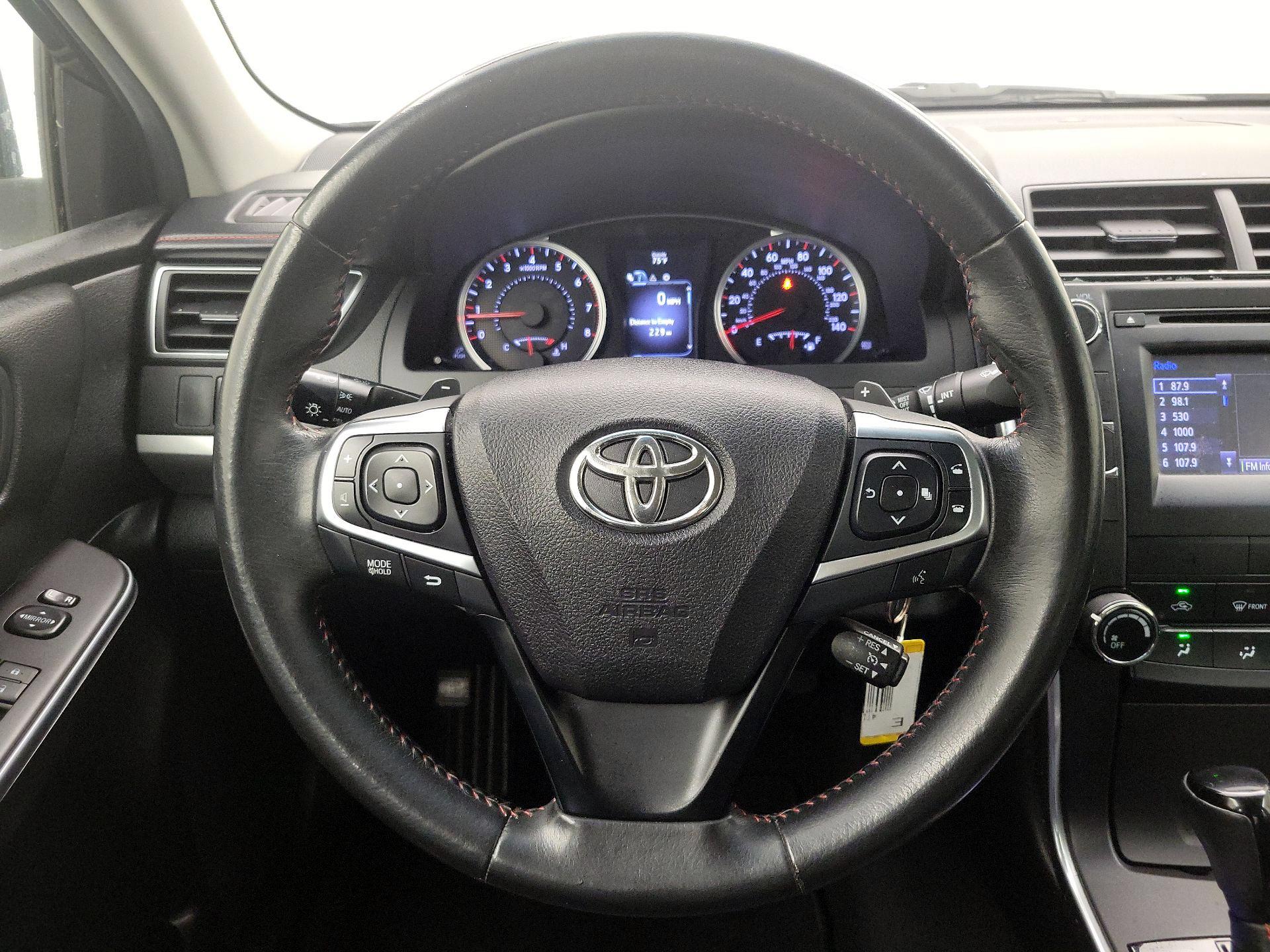 Thumbnail: 2015 Toyota Camry - 10