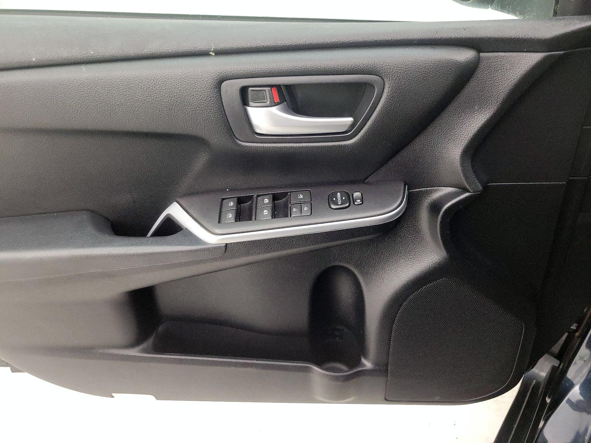 Thumbnail: 2015 Toyota Camry - 12