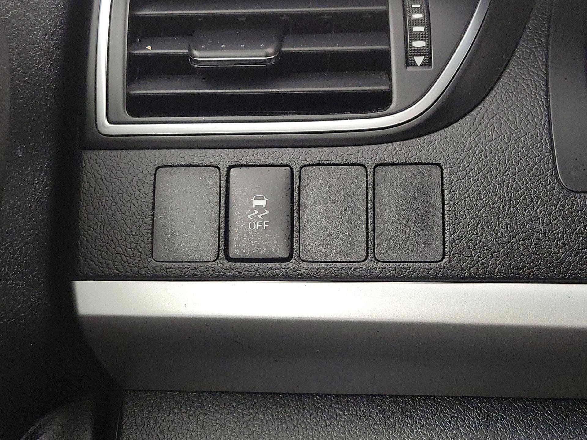 Thumbnail: 2015 Toyota Camry - 13