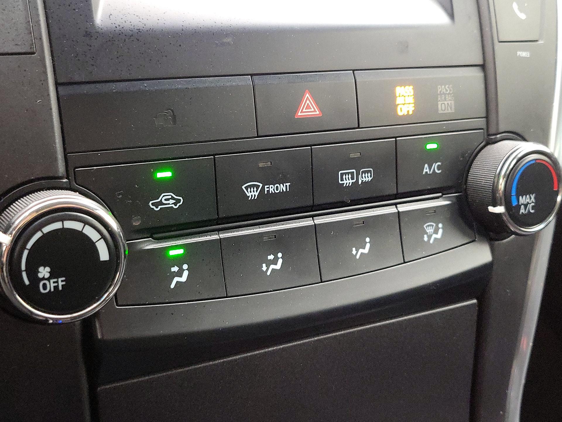 Thumbnail: 2015 Toyota Camry - 16