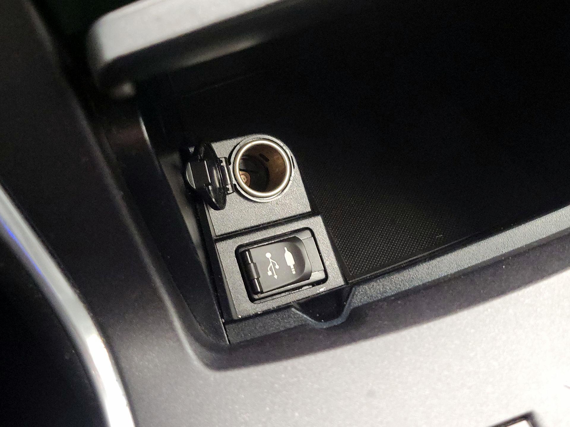 Thumbnail: 2015 Toyota Camry - 18