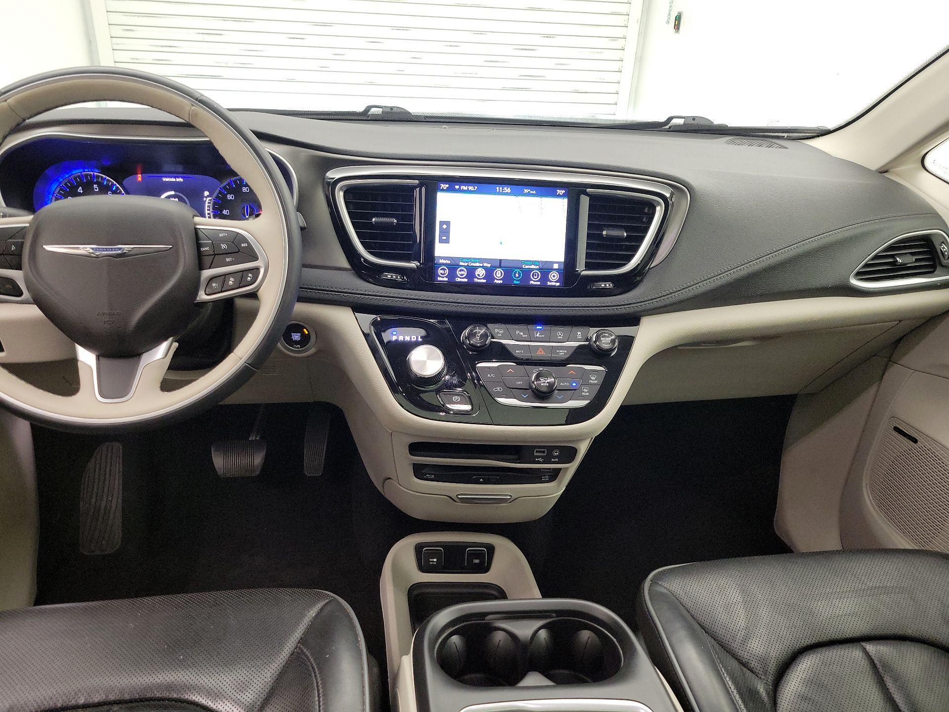 Thumbnail: 2018 Chrysler Pacifica - 9