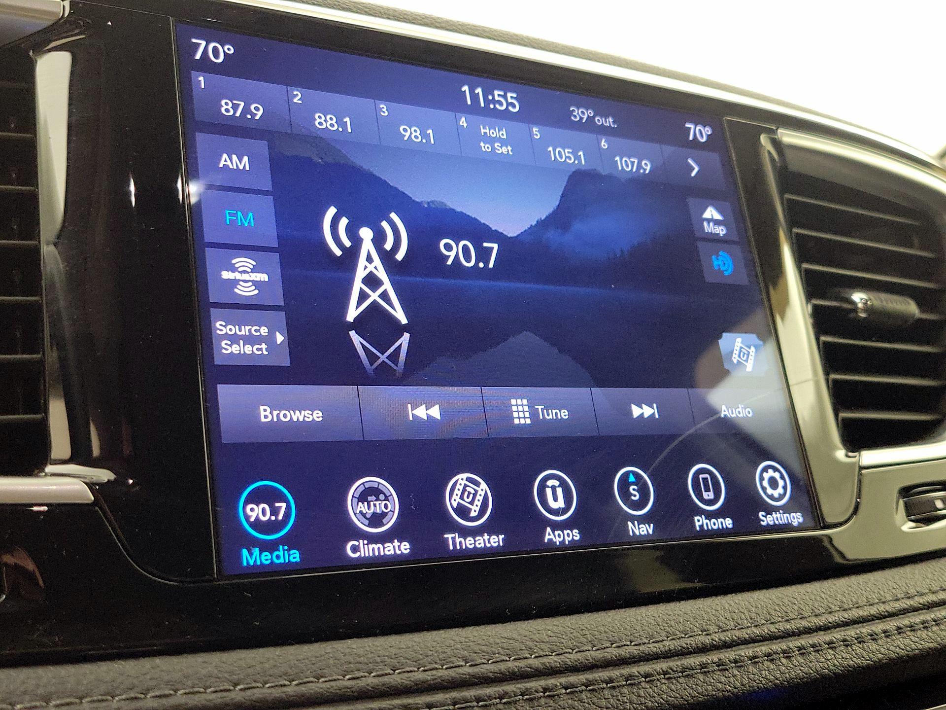 Thumbnail: 2018 Chrysler Pacifica - 16