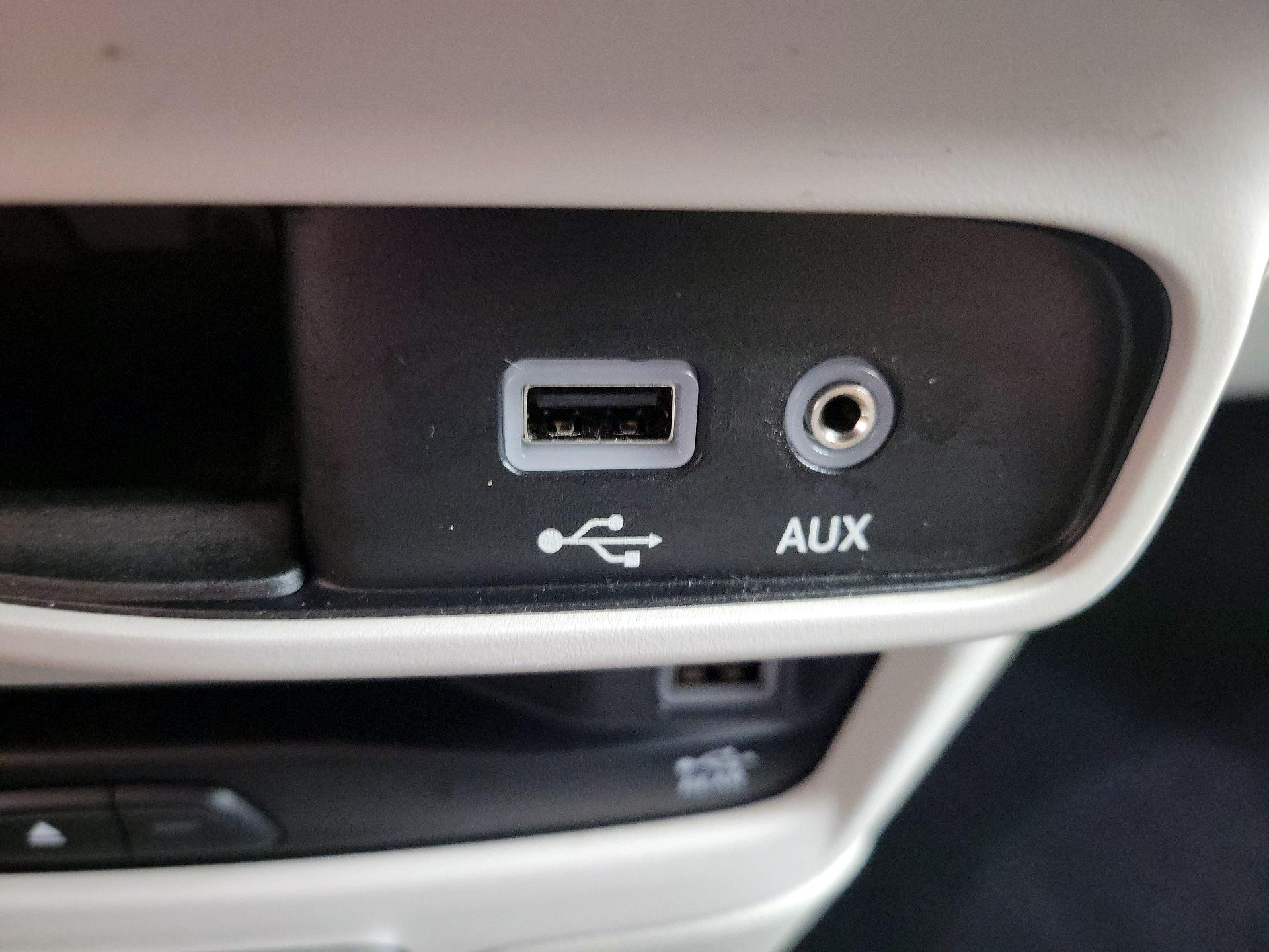 Thumbnail: 2018 Chrysler Pacifica - 19