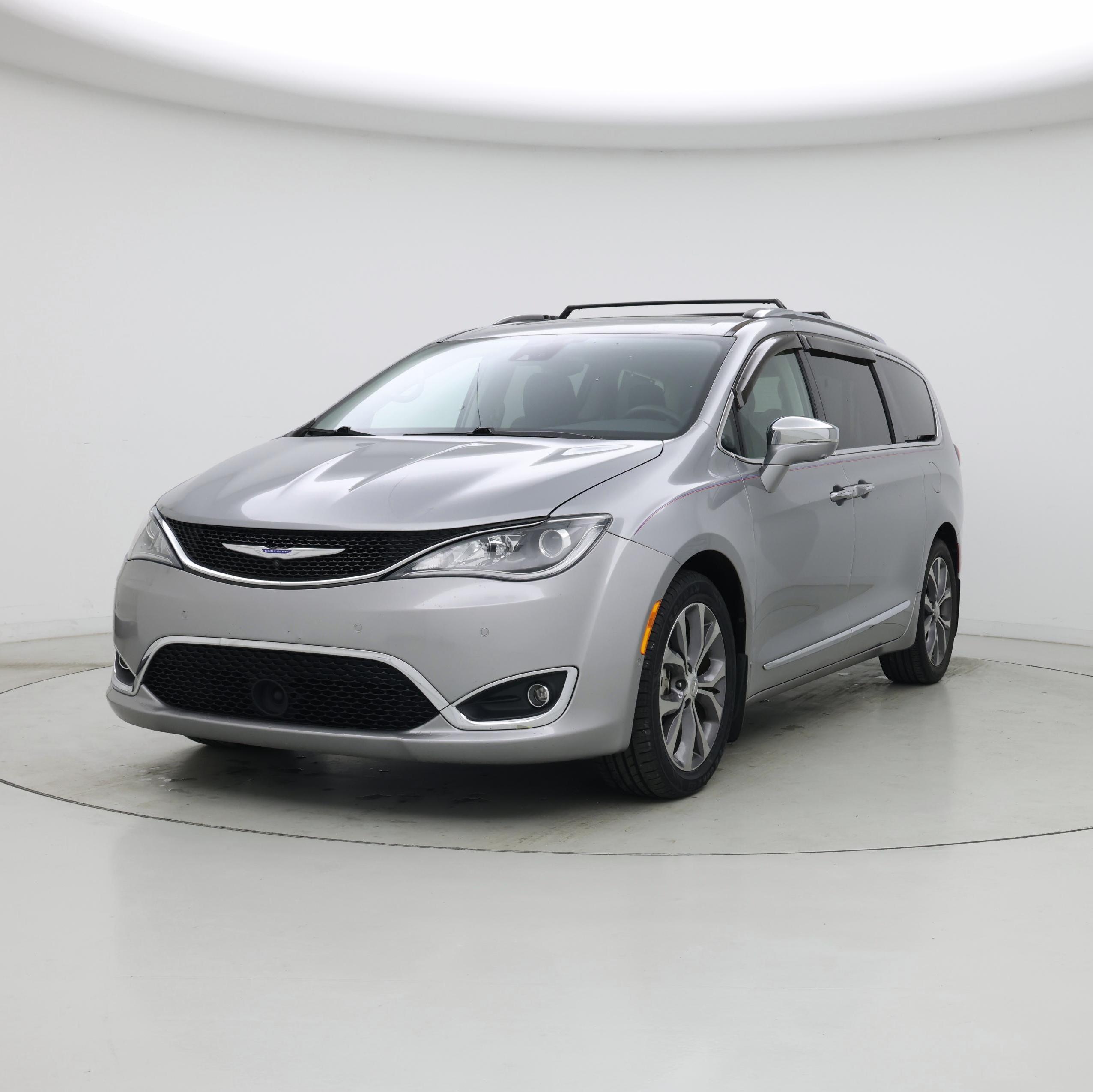 Thumbnail: 2018 Chrysler Pacifica - 4