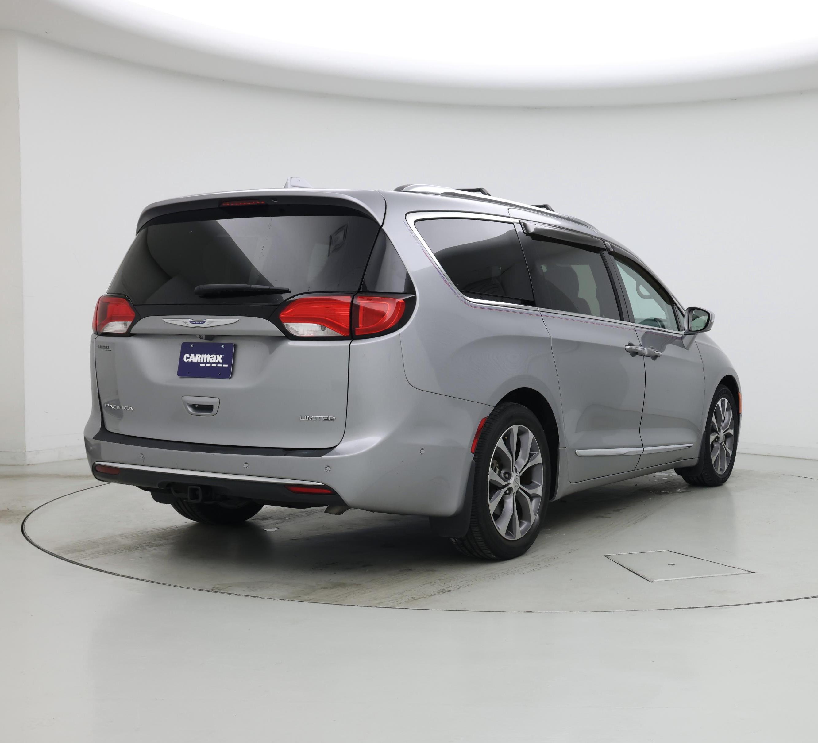 Thumbnail: 2018 Chrysler Pacifica - 8