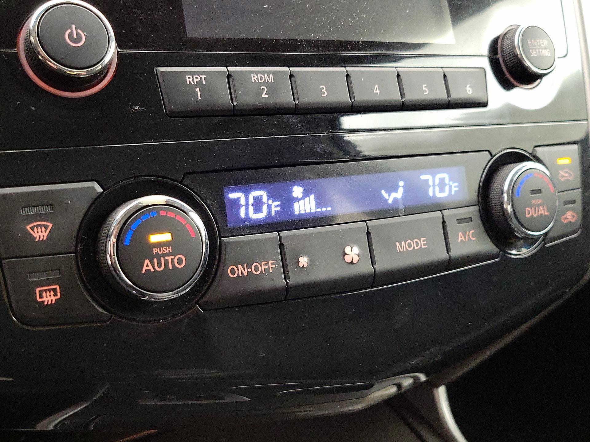 Thumbnail: 2014 Nissan Altima - 16