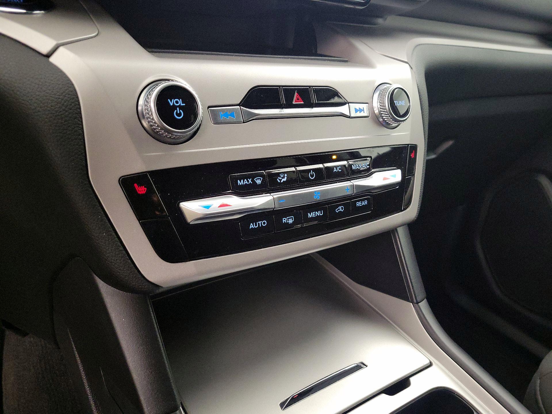 Thumbnail: 2024 Ford Explorer - 16