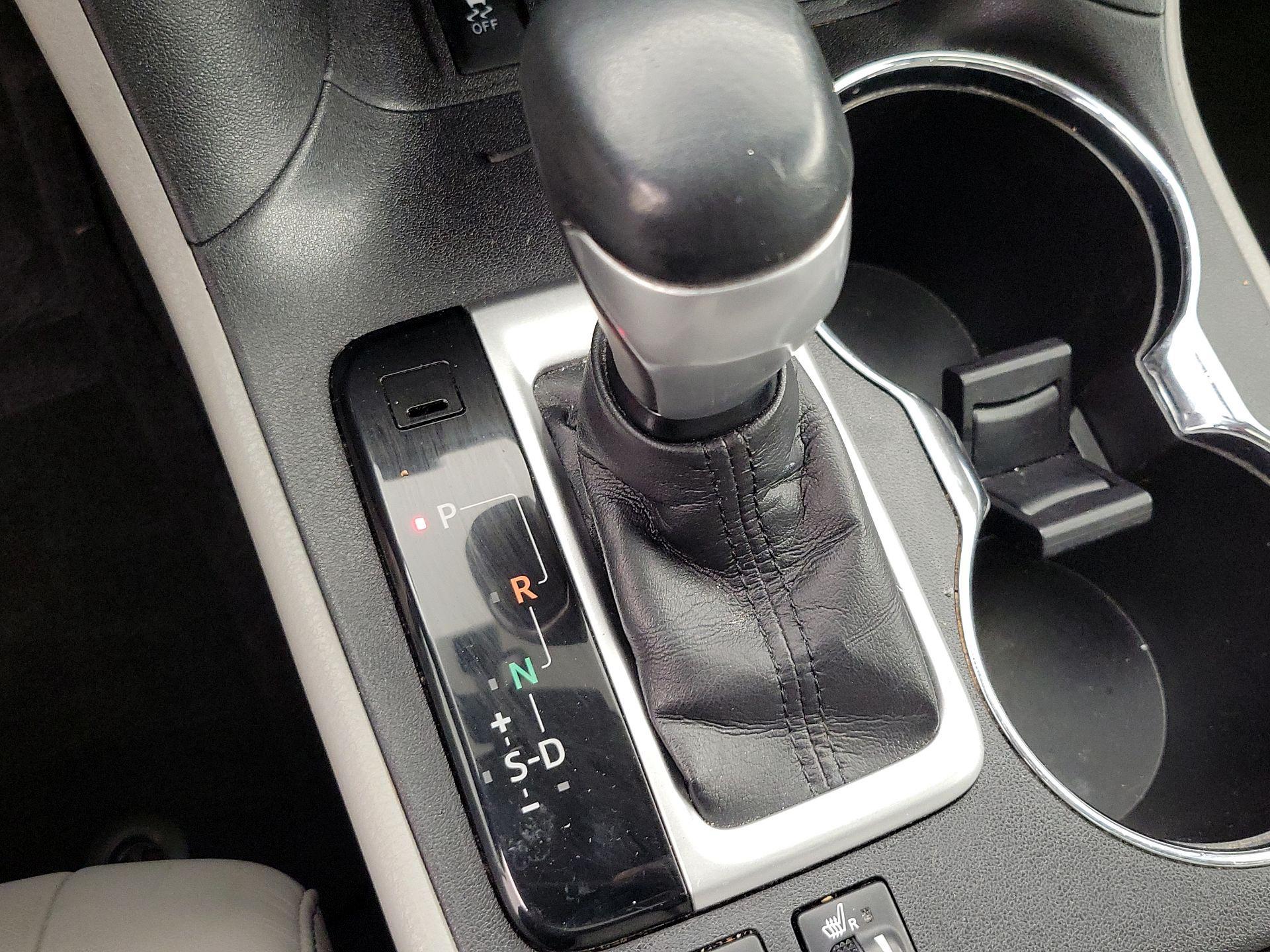 Thumbnail: 2015 Toyota Highlander - 17