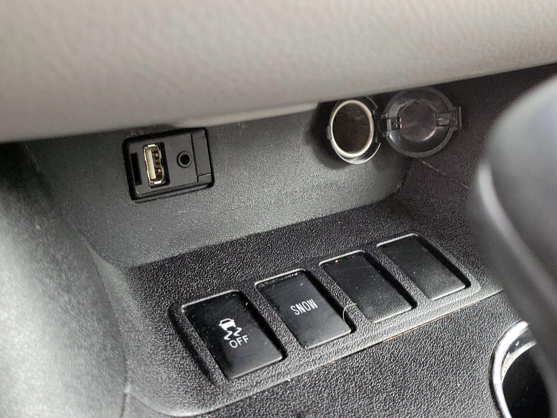 Thumbnail: 2015 Toyota Highlander - 18