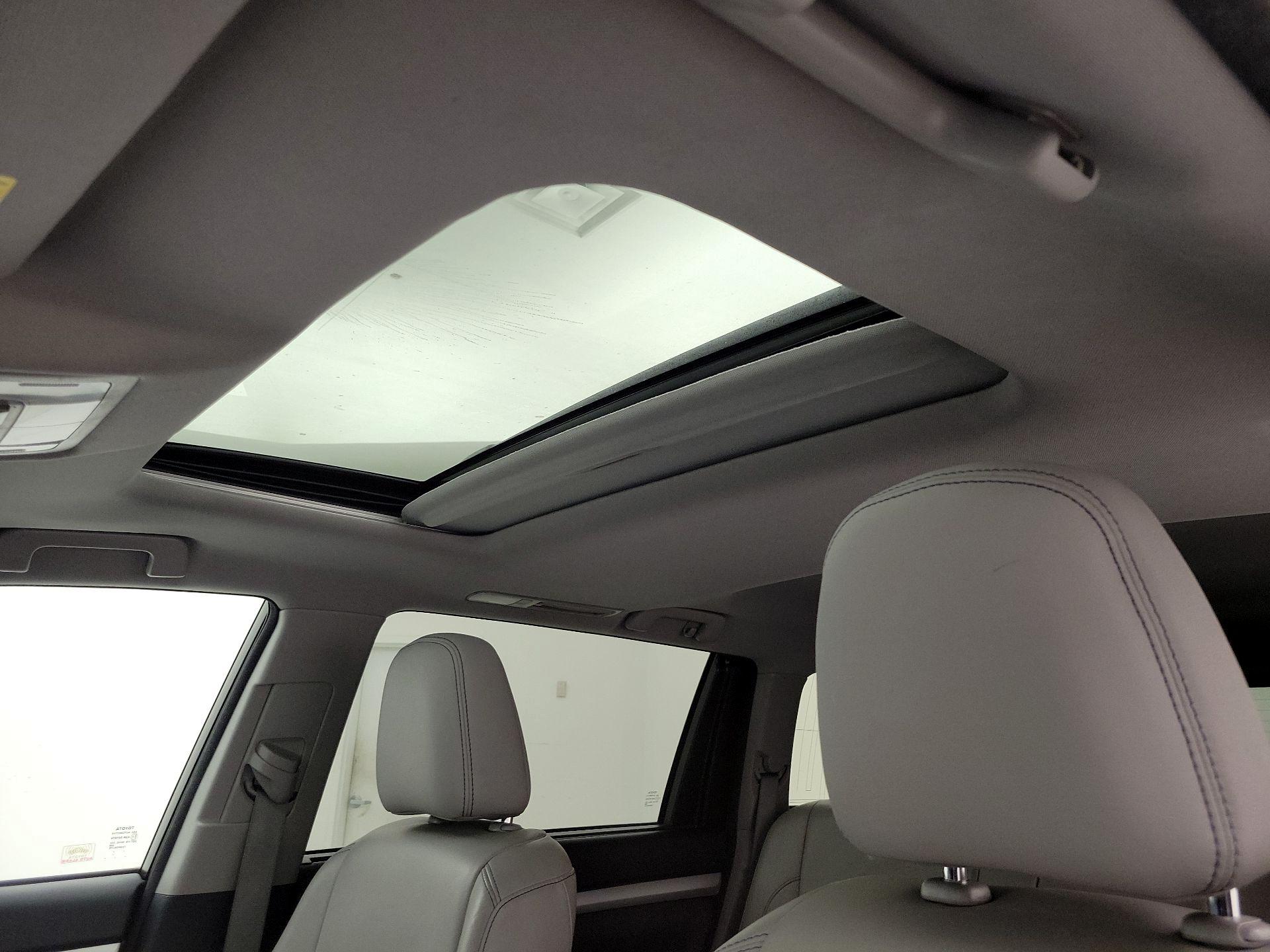 Thumbnail: 2015 Toyota Highlander - 19