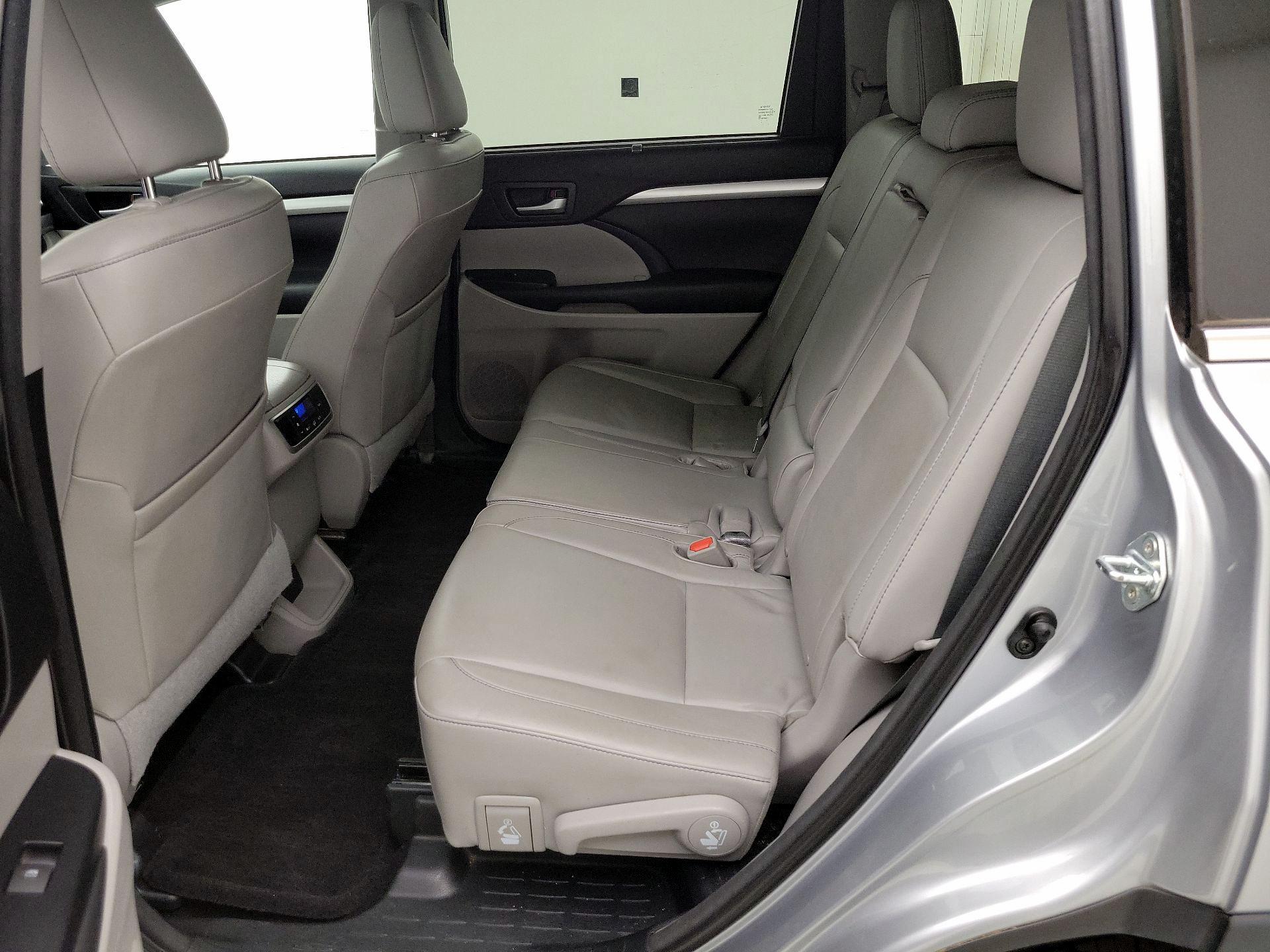 Thumbnail: 2015 Toyota Highlander - 20