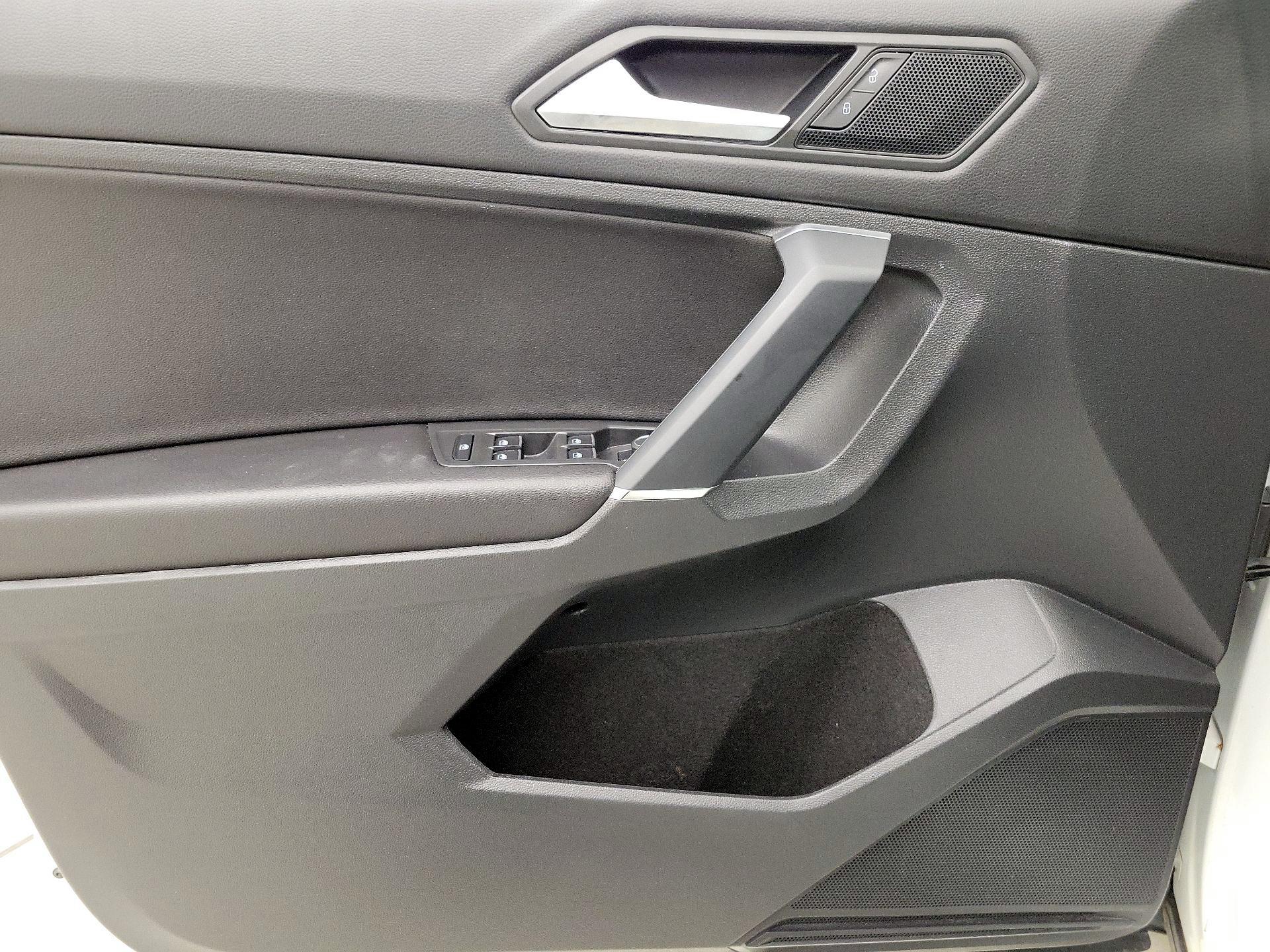 Thumbnail: 2020 Volkswagen Tiguan - 12