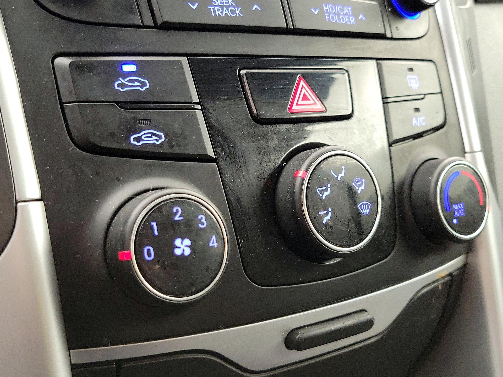 Thumbnail: 2014 Hyundai Sonata - 16