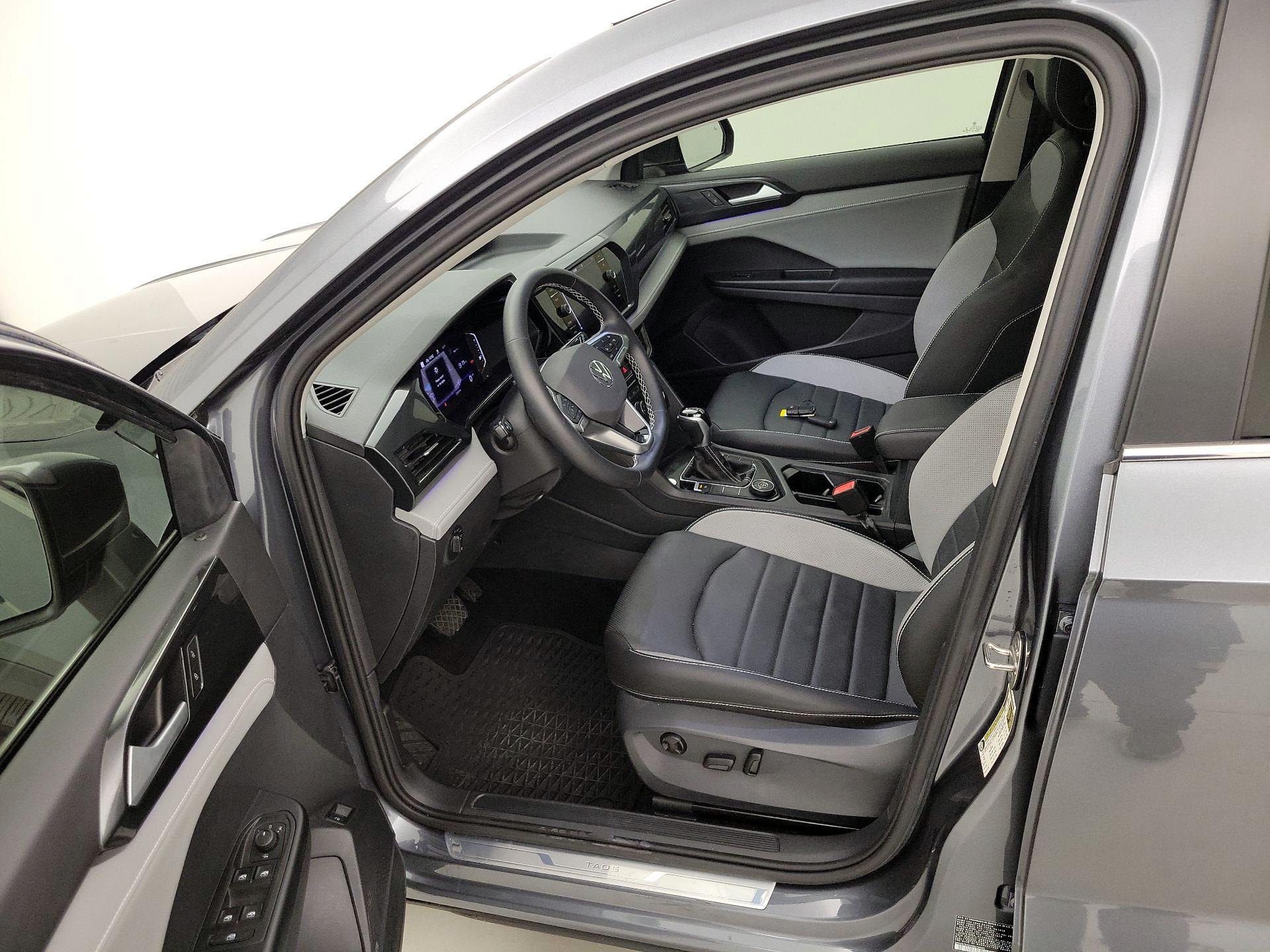 Thumbnail: 2022 Volkswagen Taos - 11