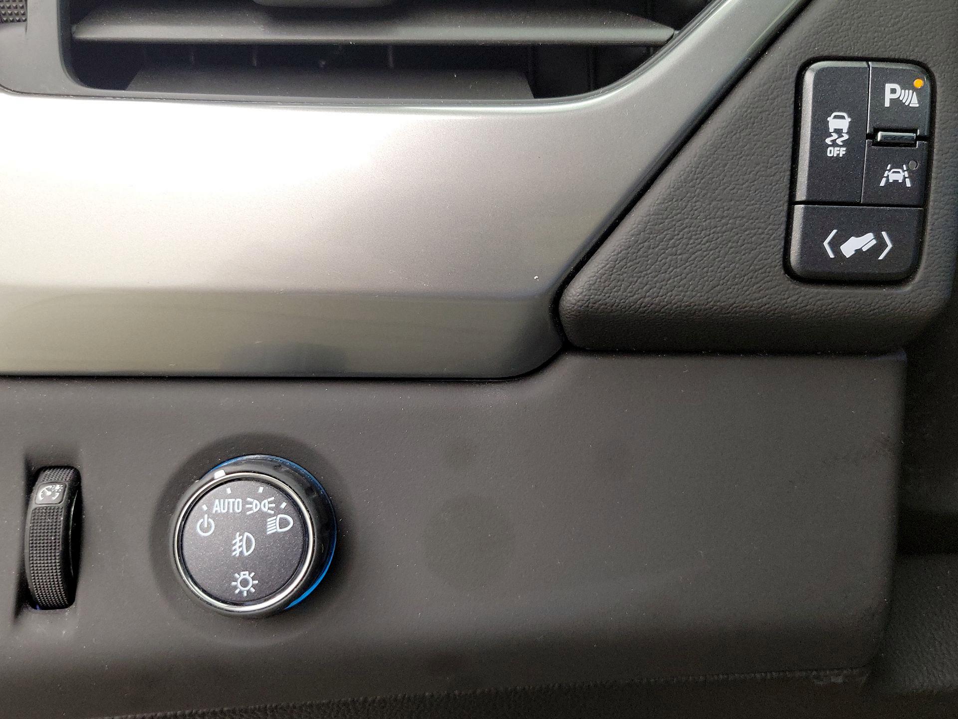 Thumbnail: 2018 Chevrolet Tahoe - 13