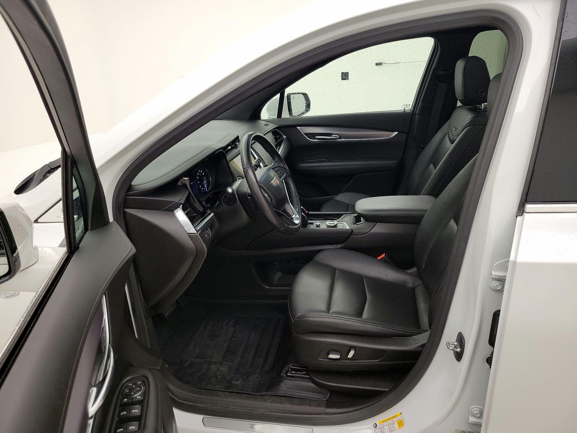 Thumbnail: 2023 Cadillac XT6 - 11