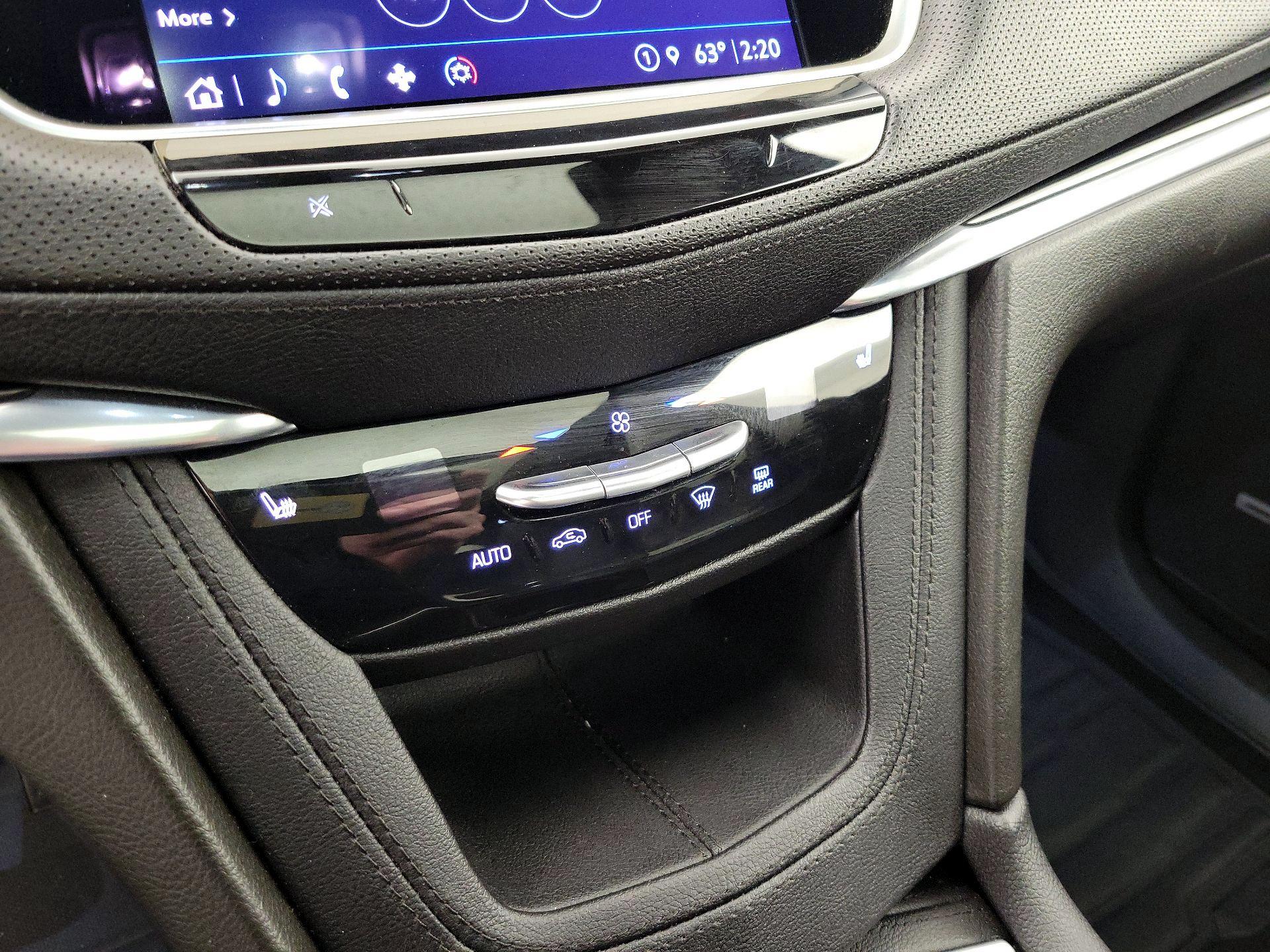 Thumbnail: 2023 Cadillac XT6 - 17