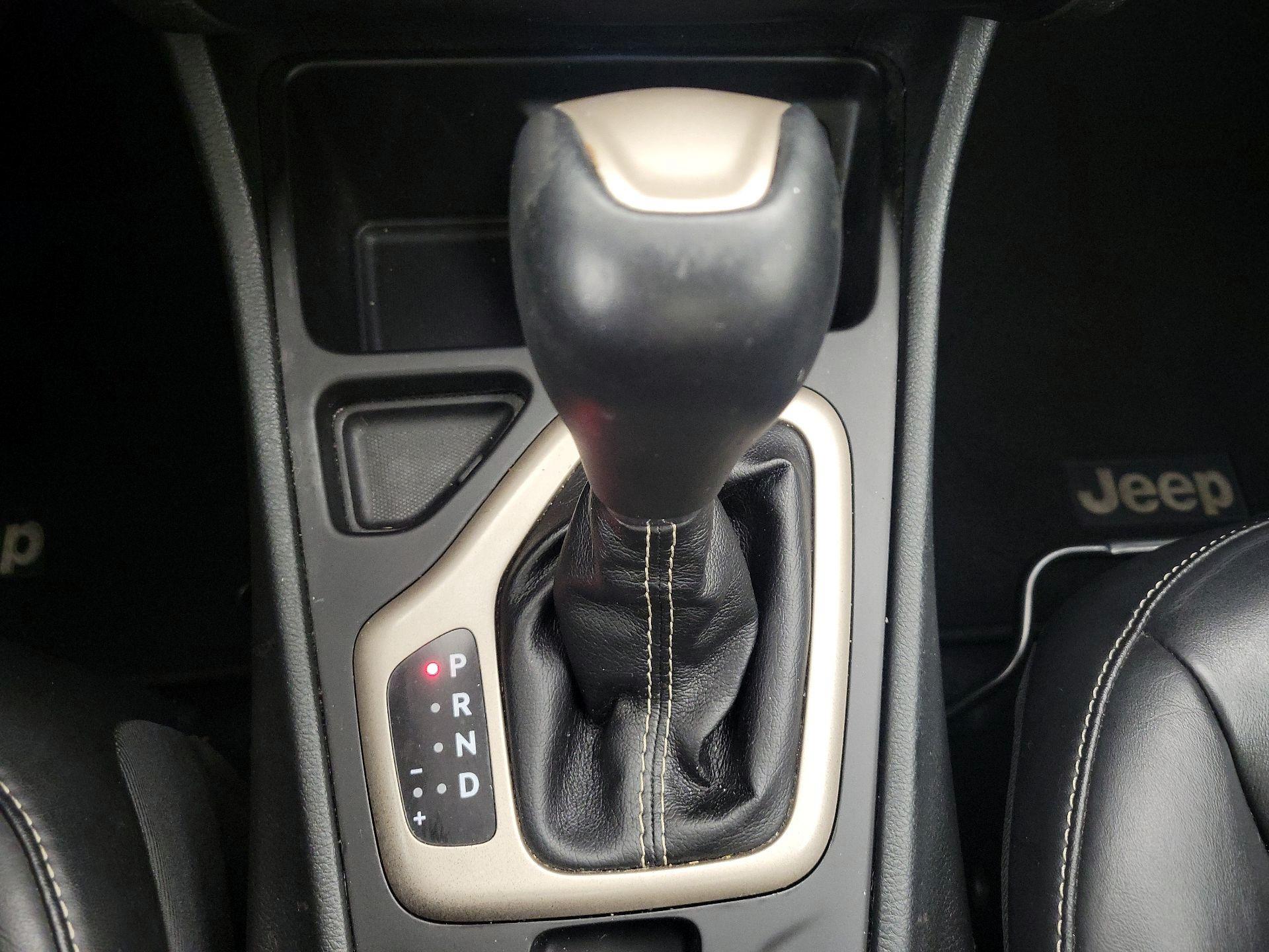 Thumbnail: 2015 Jeep Cherokee - 17