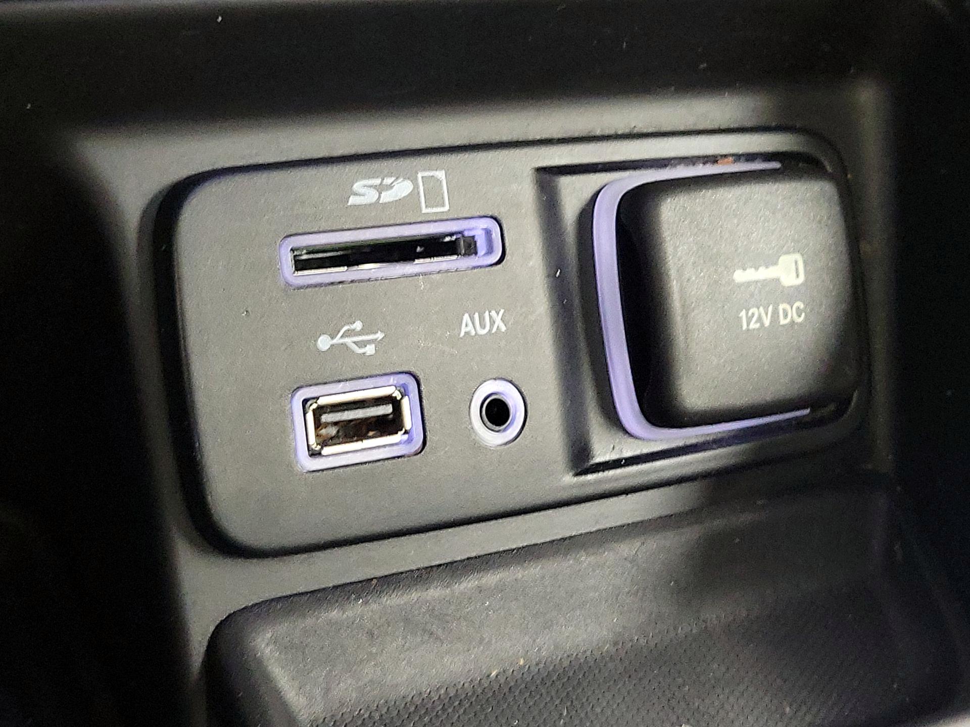 Thumbnail: 2015 Jeep Cherokee - 18