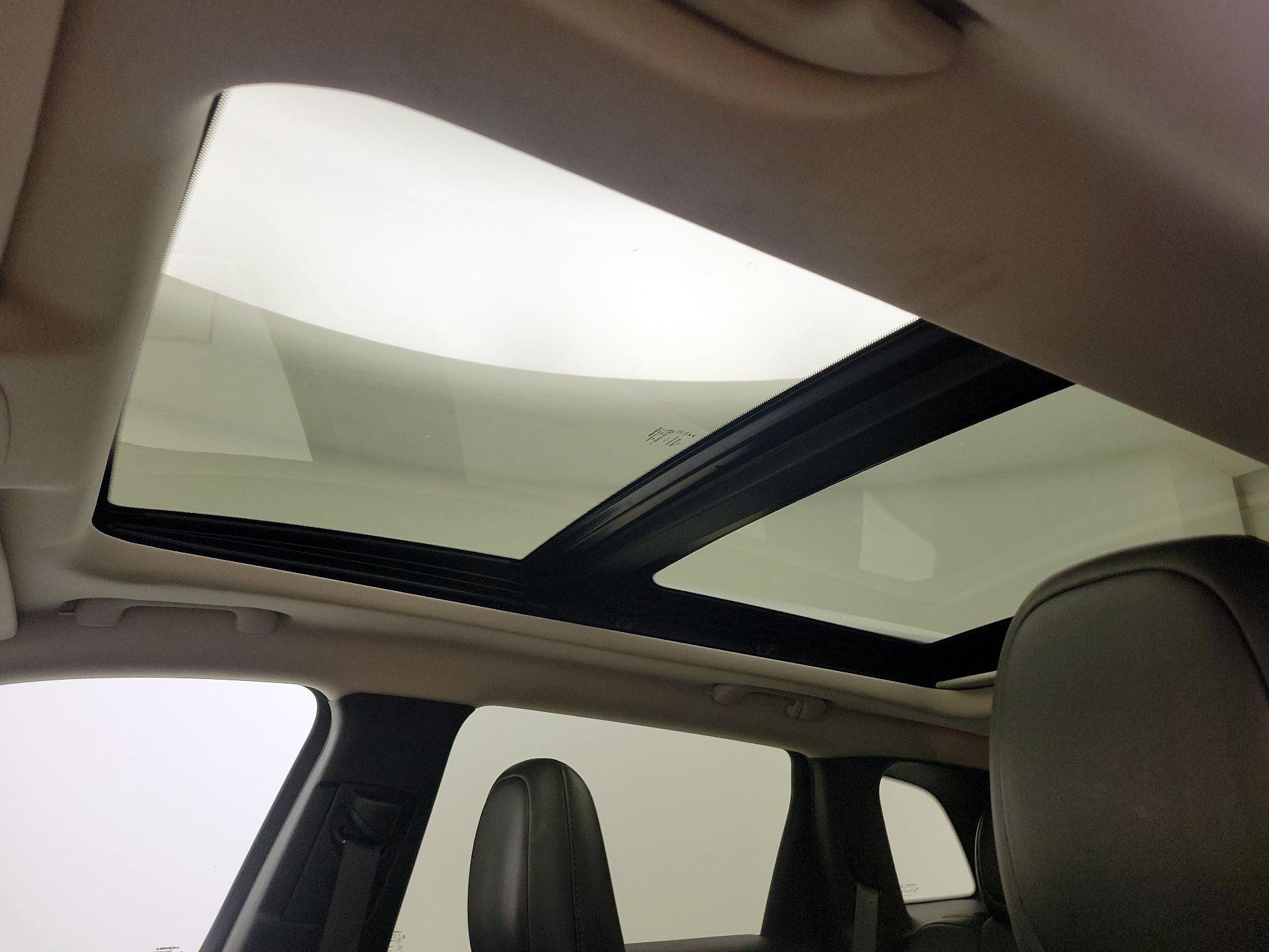 Thumbnail: 2015 Jeep Cherokee - 19