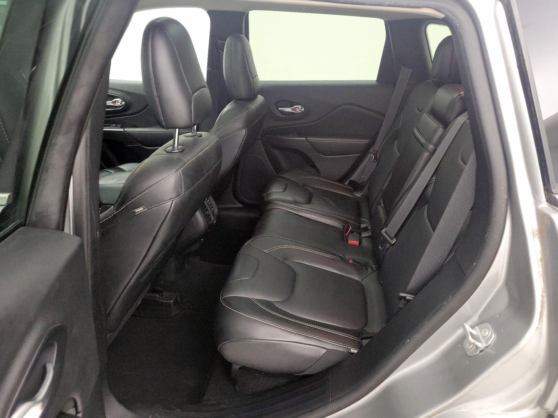 Thumbnail: 2015 Jeep Cherokee - 20