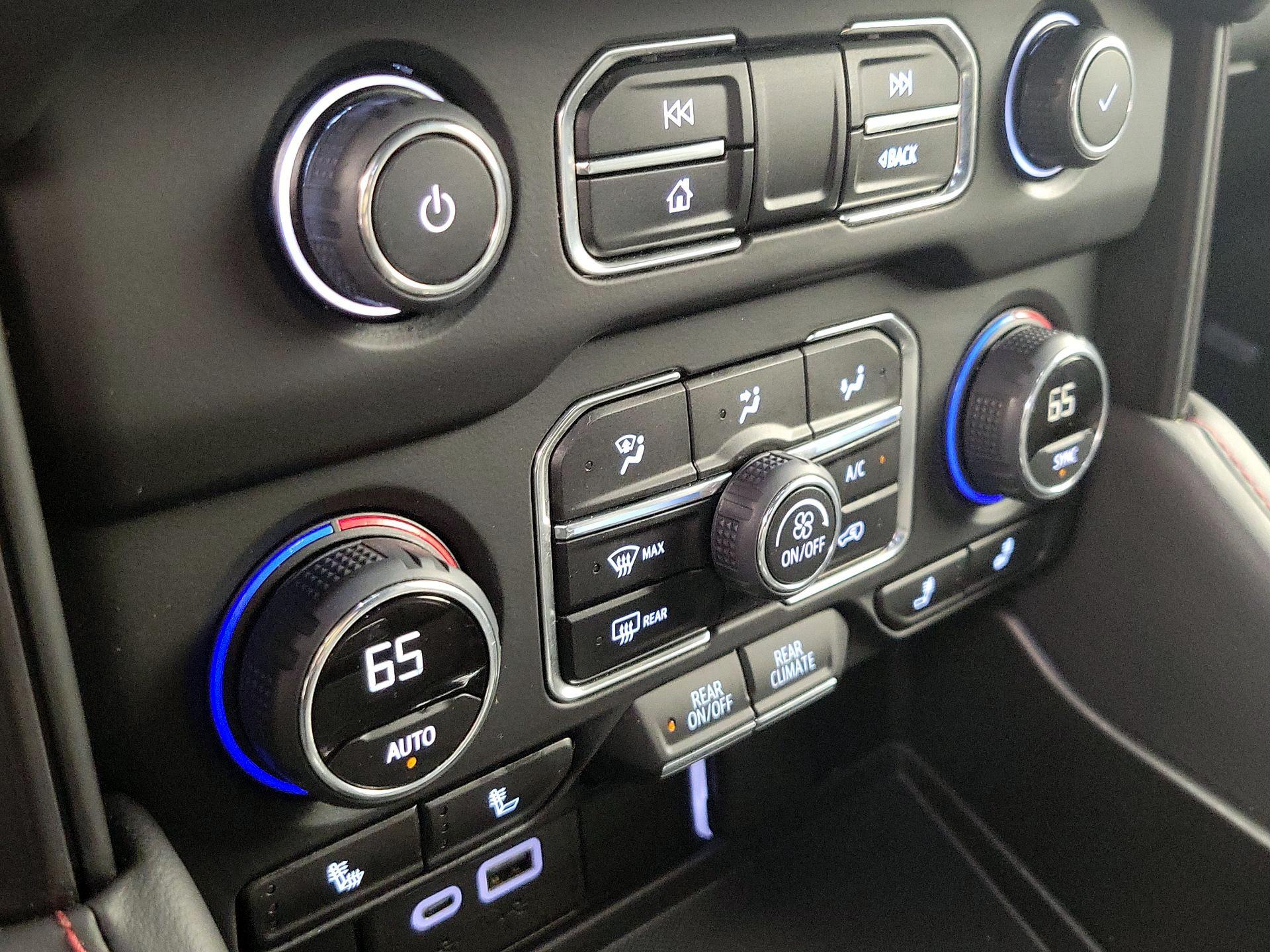 Thumbnail: 2024 Chevrolet Tahoe - 16