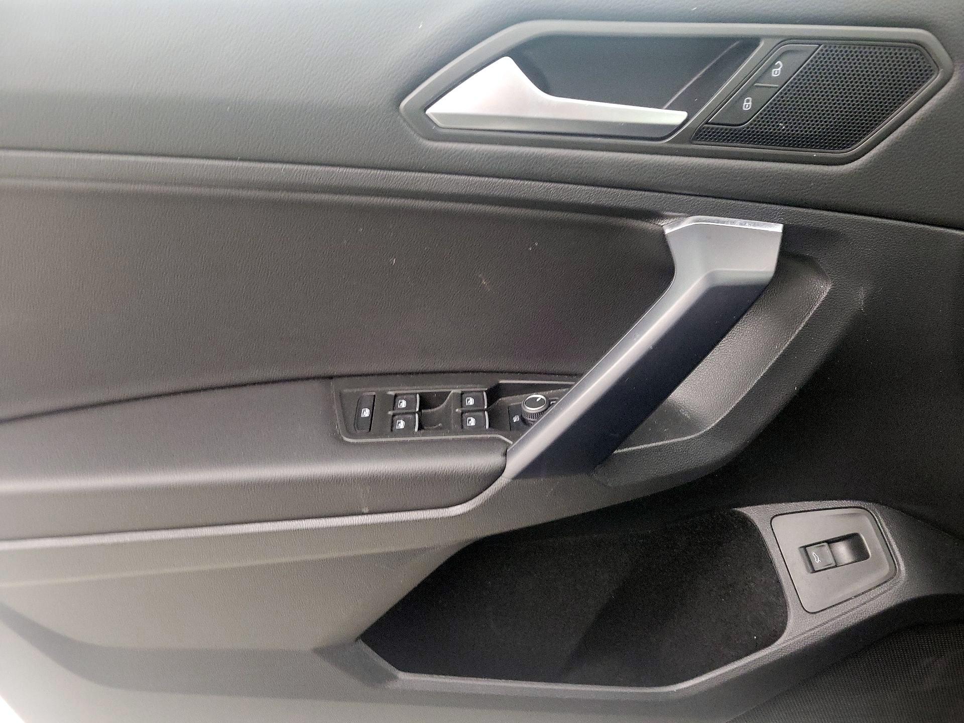 Thumbnail: 2021 Volkswagen Tiguan - 12