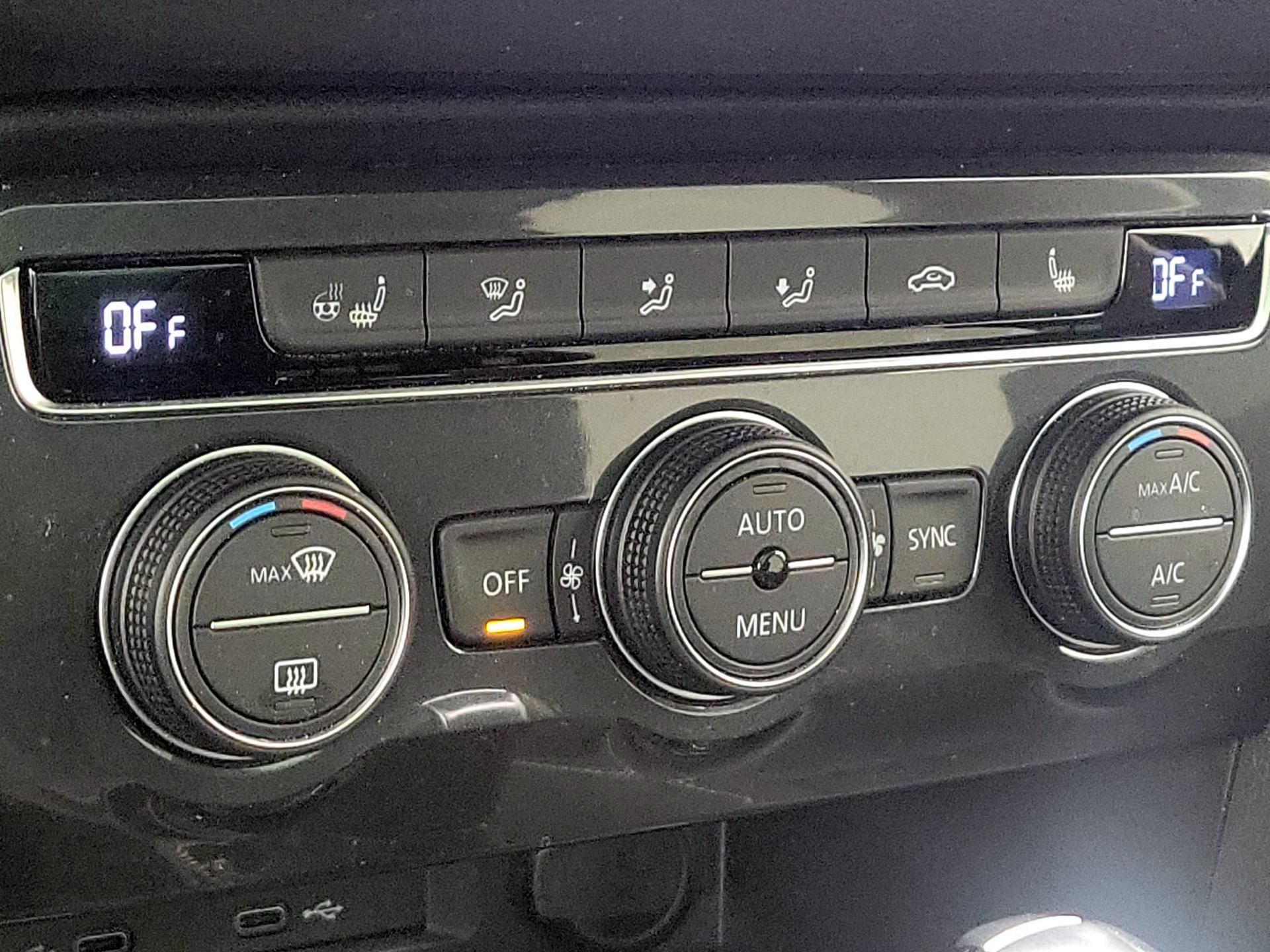 Thumbnail: 2021 Volkswagen Tiguan - 17