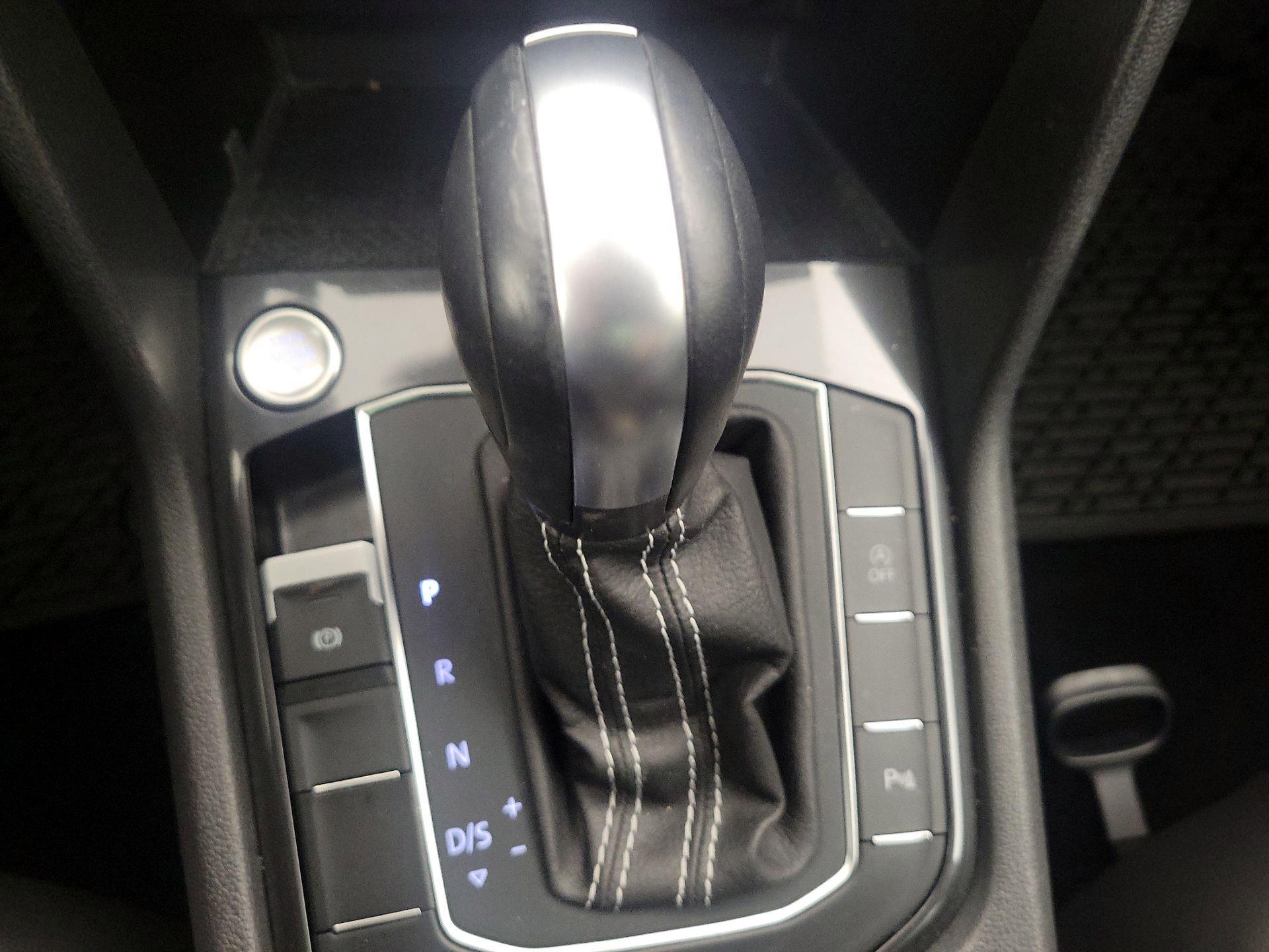 Thumbnail: 2021 Volkswagen Tiguan - 18