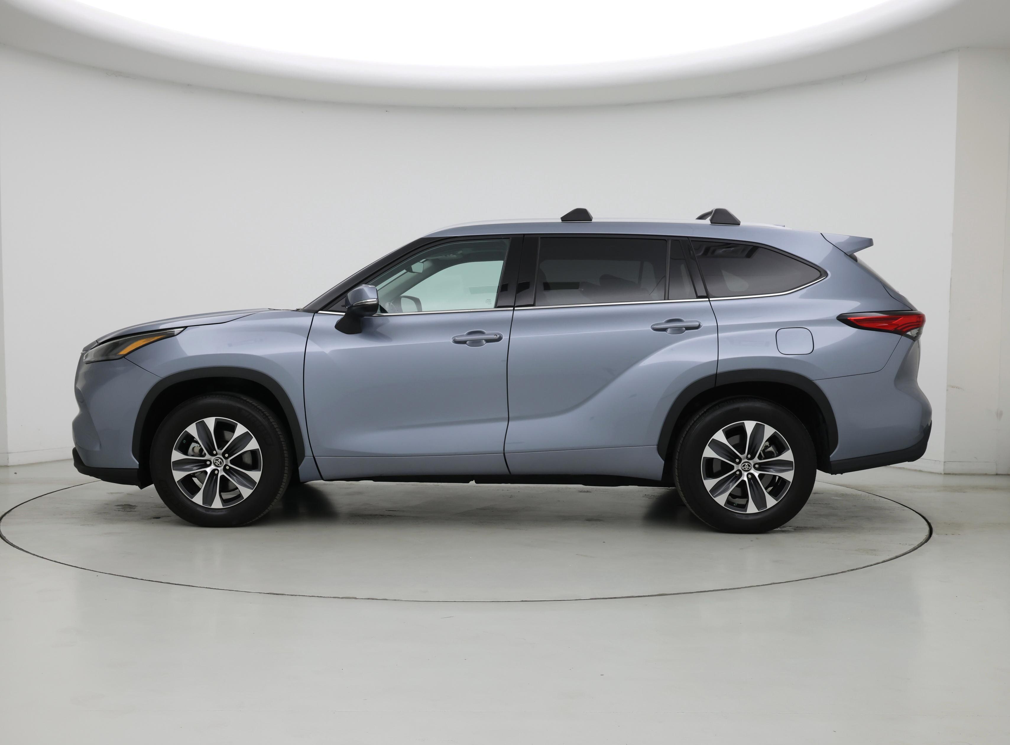Thumbnail: 2022 Toyota Highlander - 3