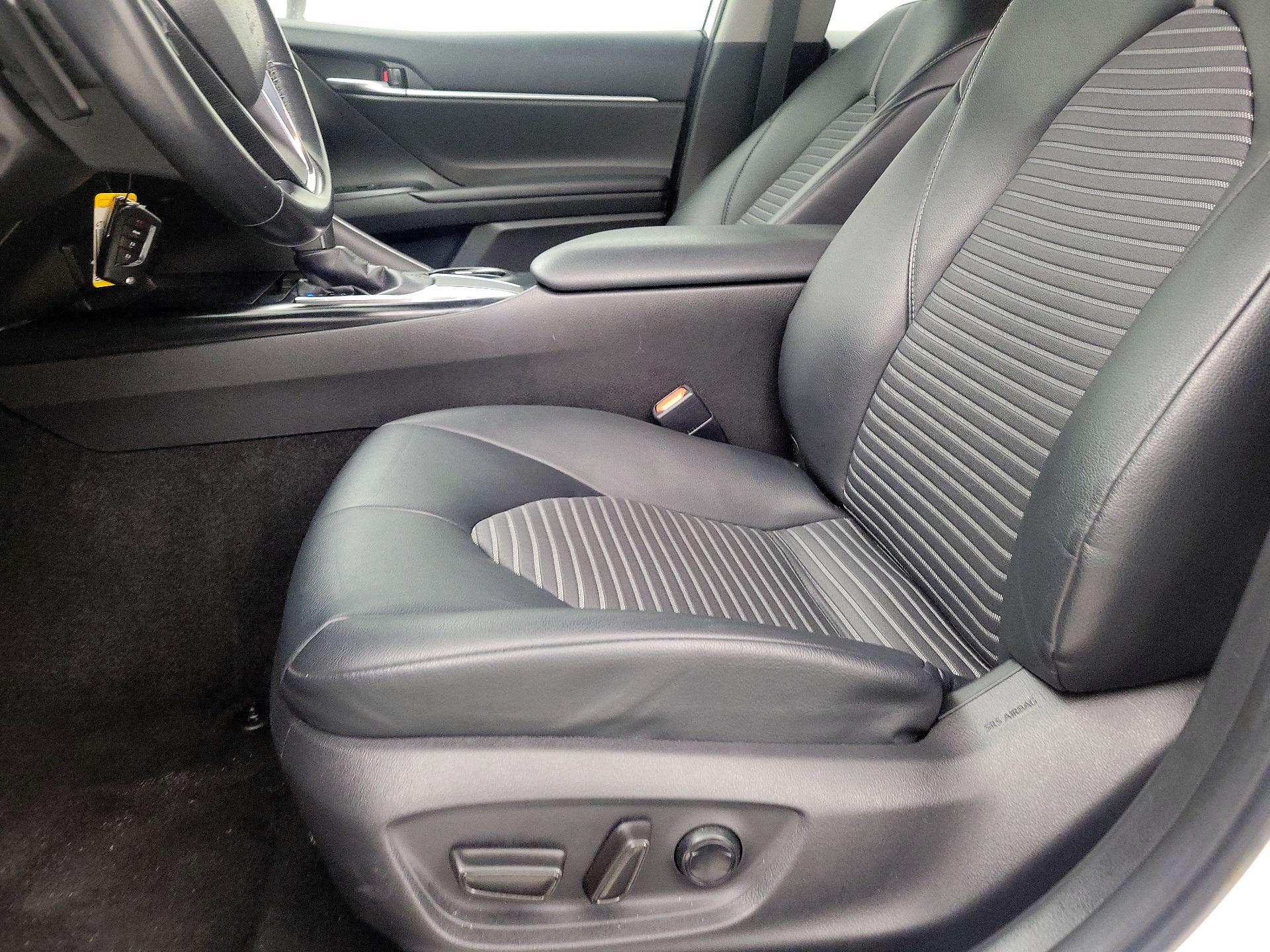 Thumbnail: 2019 Toyota Camry - 11