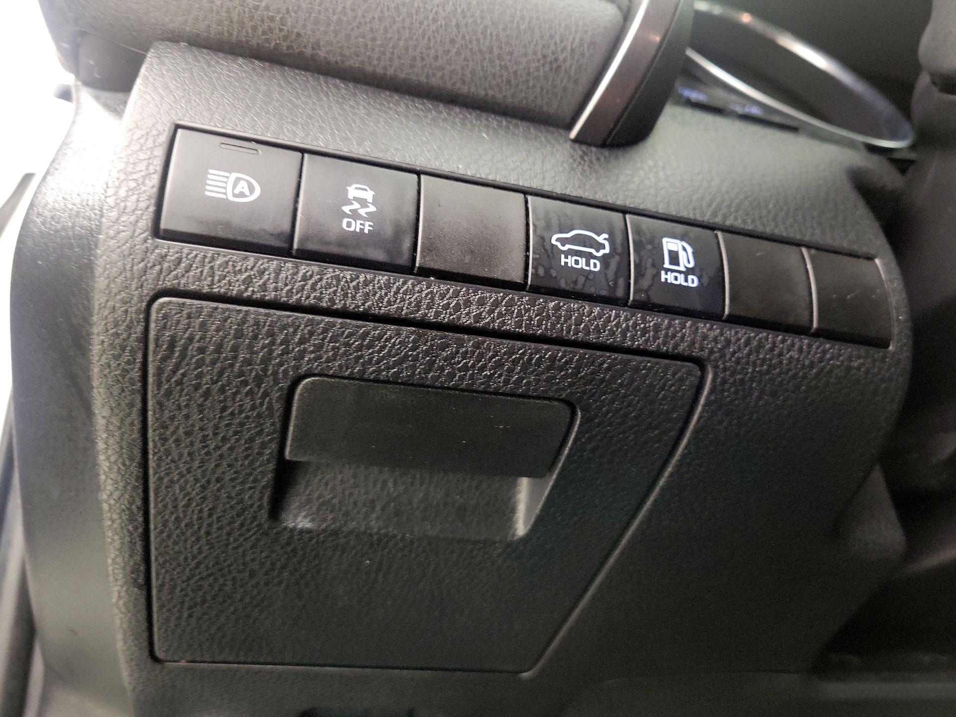 Thumbnail: 2019 Toyota Camry - 13