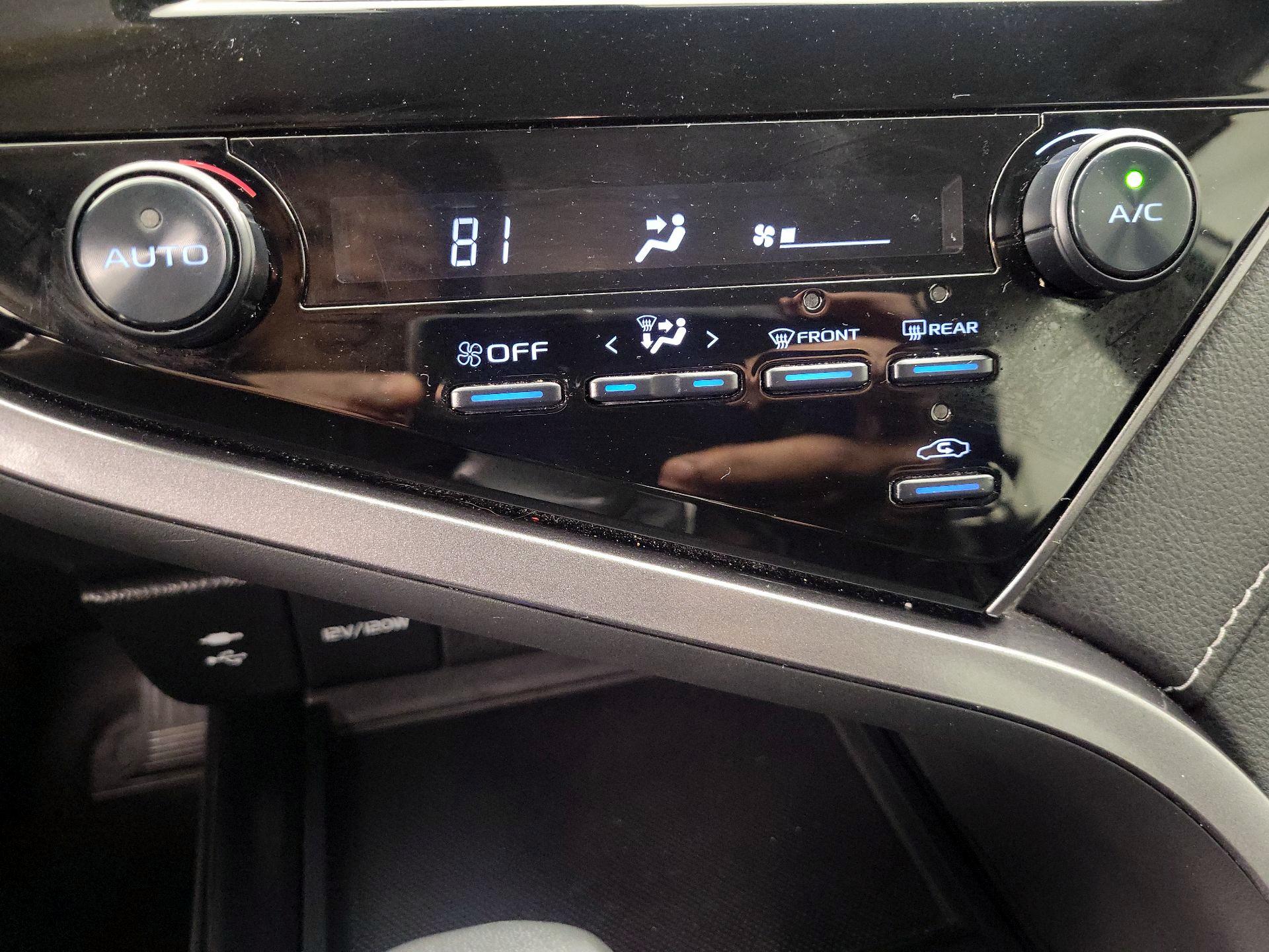 Thumbnail: 2019 Toyota Camry - 16