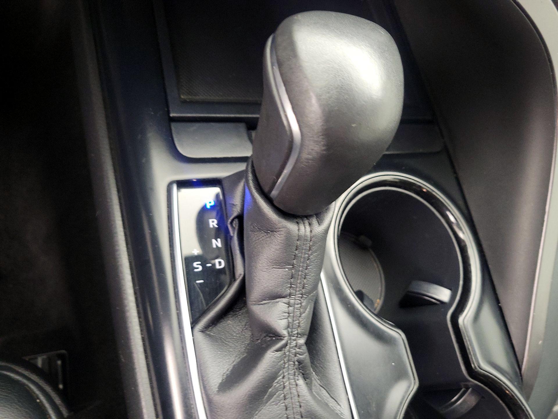 Thumbnail: 2019 Toyota Camry - 17