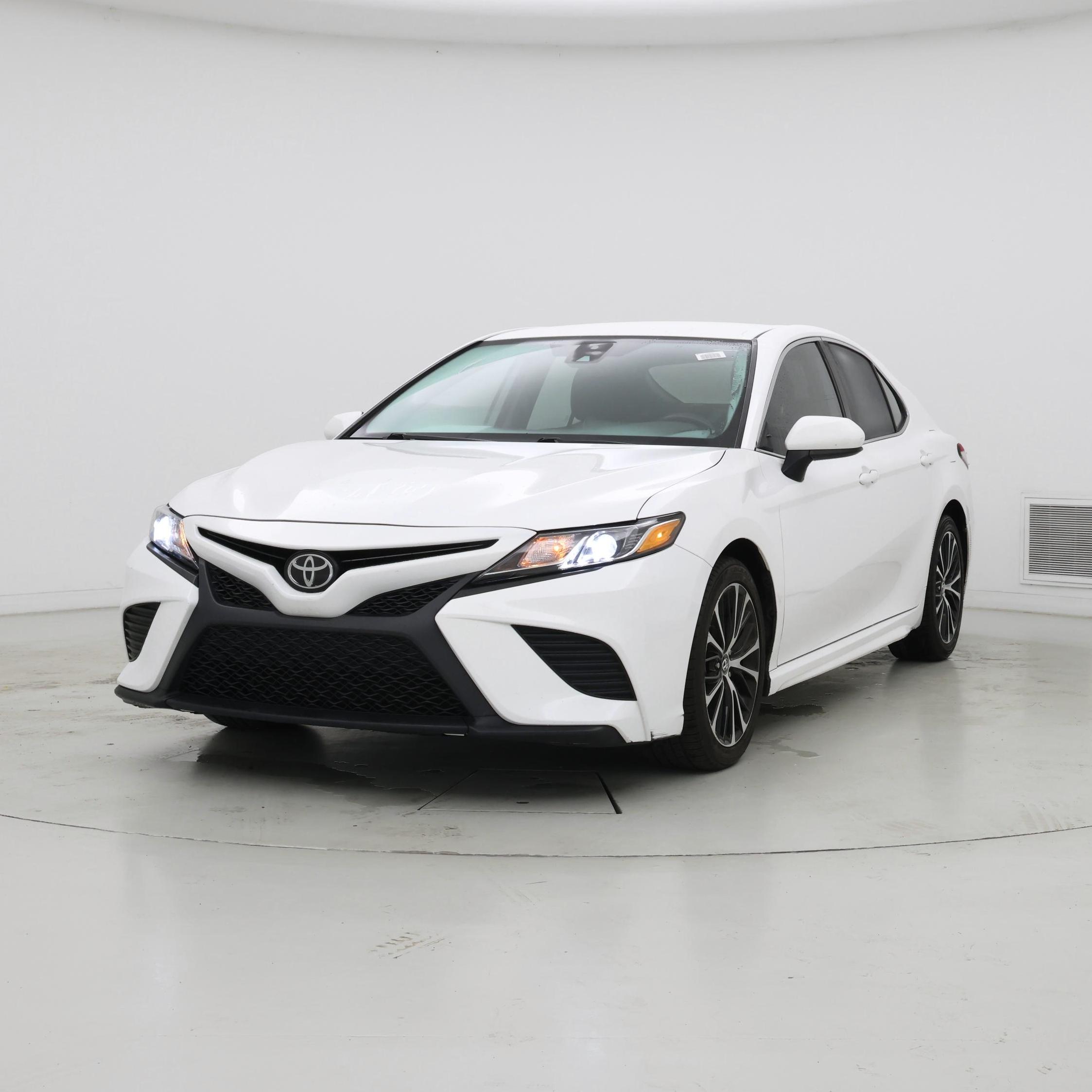 Thumbnail: 2019 Toyota Camry - 4