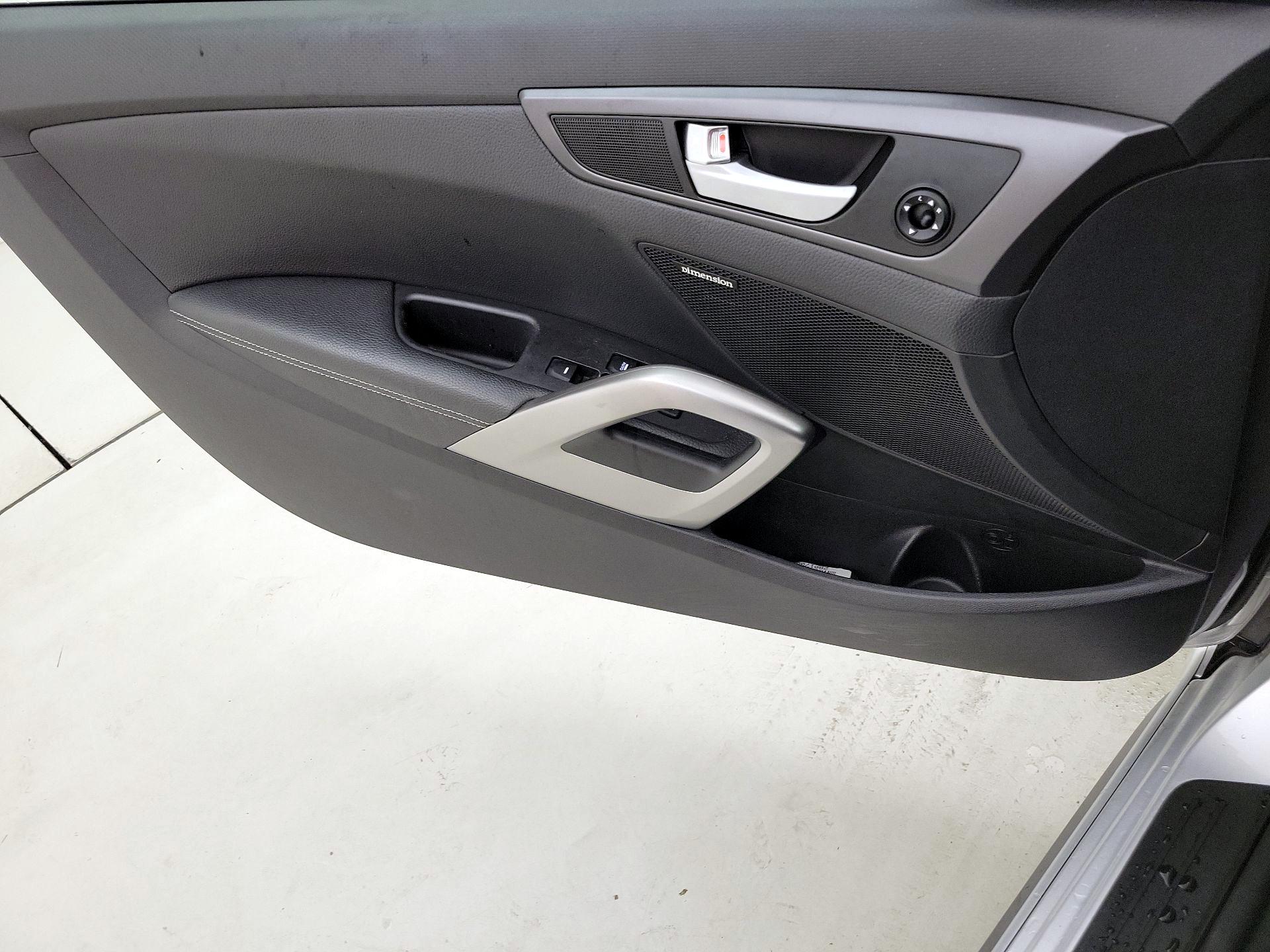 Thumbnail: 2017 Hyundai Veloster - 12