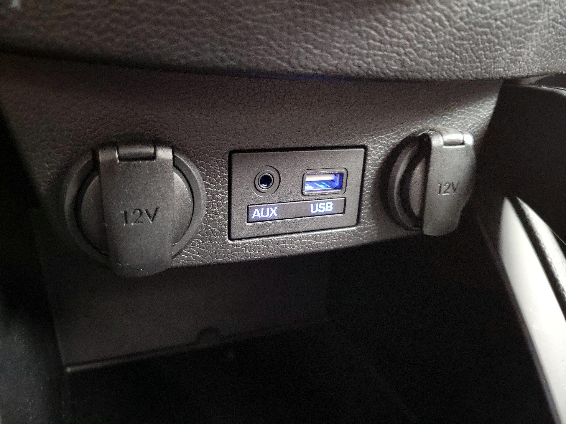 Thumbnail: 2017 Hyundai Veloster - 19