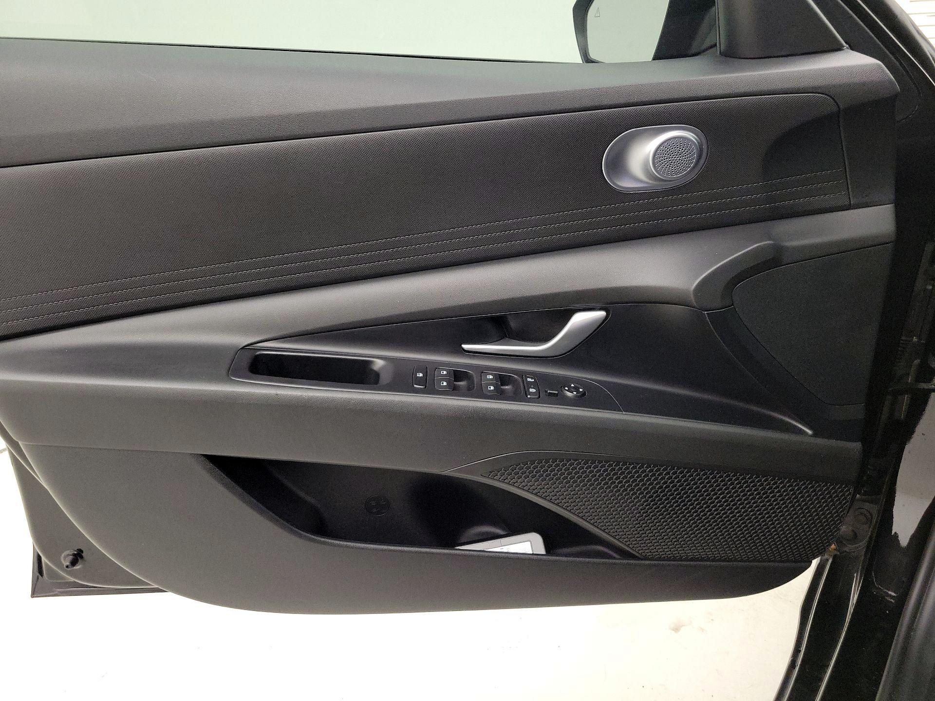 Thumbnail: 2023 Hyundai Elantra - 12