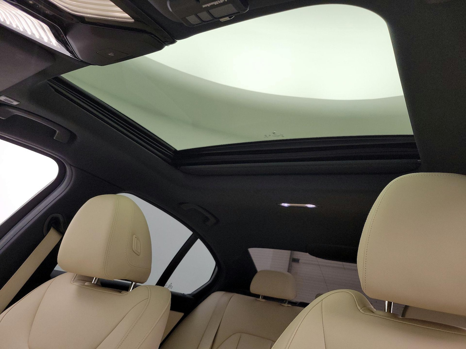 Sunroof(s) & Overhead Airbags
