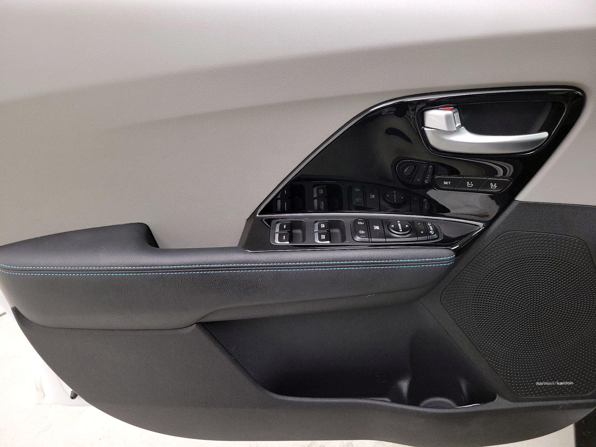 Thumbnail: 2019 Kia Niro - 12